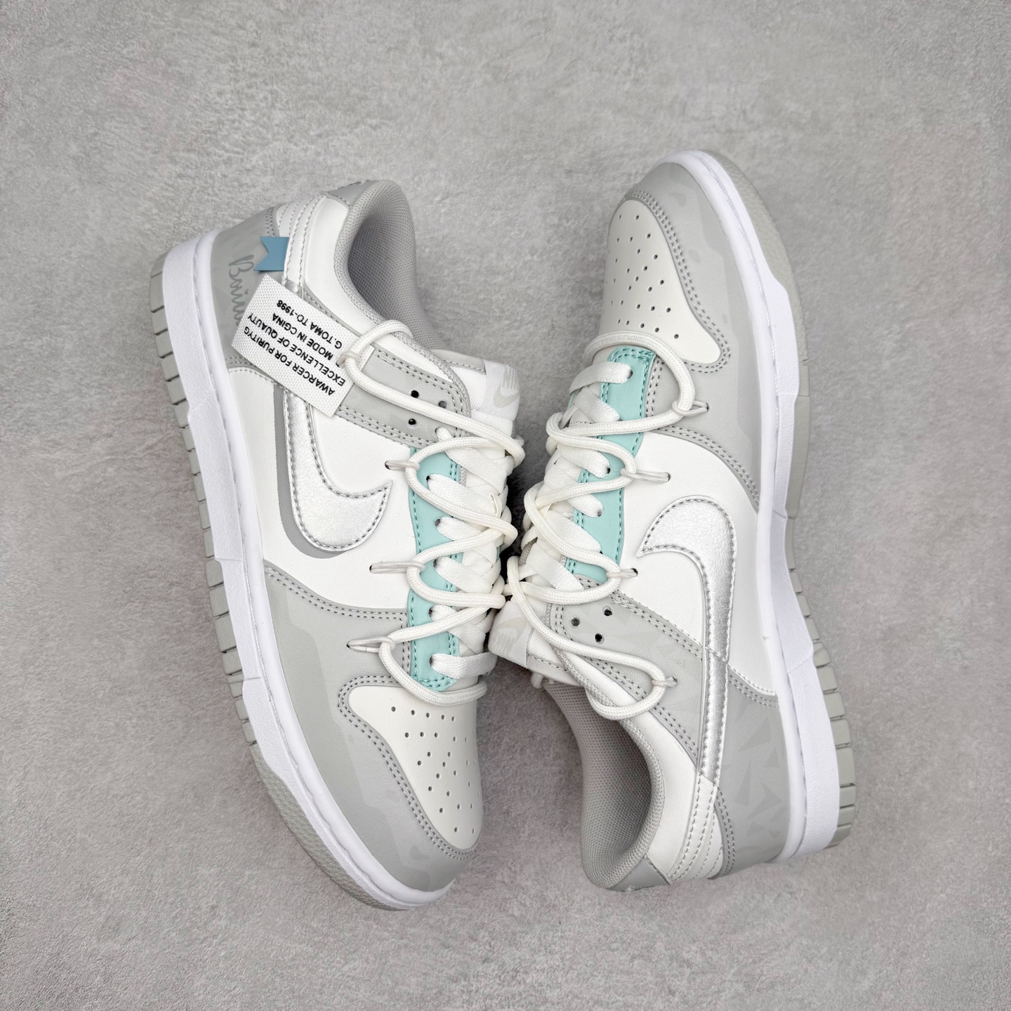 图片[3]-NK Dunk Low DD1391-100 定制系列天花板 无原鞋不开发 全系列得物原鞋一比一校对开发 配色持续更新中 终端对接 优势输出 全套原厂楦头原纸板数据档案倾力打造 原汁原味莞产 极致还原 圈内最强针车工艺 高端零售指定版 广东原厂配套原盒原标 鞋盒分三个尺码段 原厂冲刀 超高清洁度 全鞋零毛边皮料切割 采用原厂百宏鞋带以及原厂百宏织唛舌标 内标可供原厂几率过验 进口原装条纹中底布 四线拉帮白色点胶 原厂拉帮手法遵循公司 原厂电绣 极致还原 尺码：36 36.5 37.5 38 38.5 39 40 40.5 41 42 42.5 43 44 44.5 45 46-选品中心