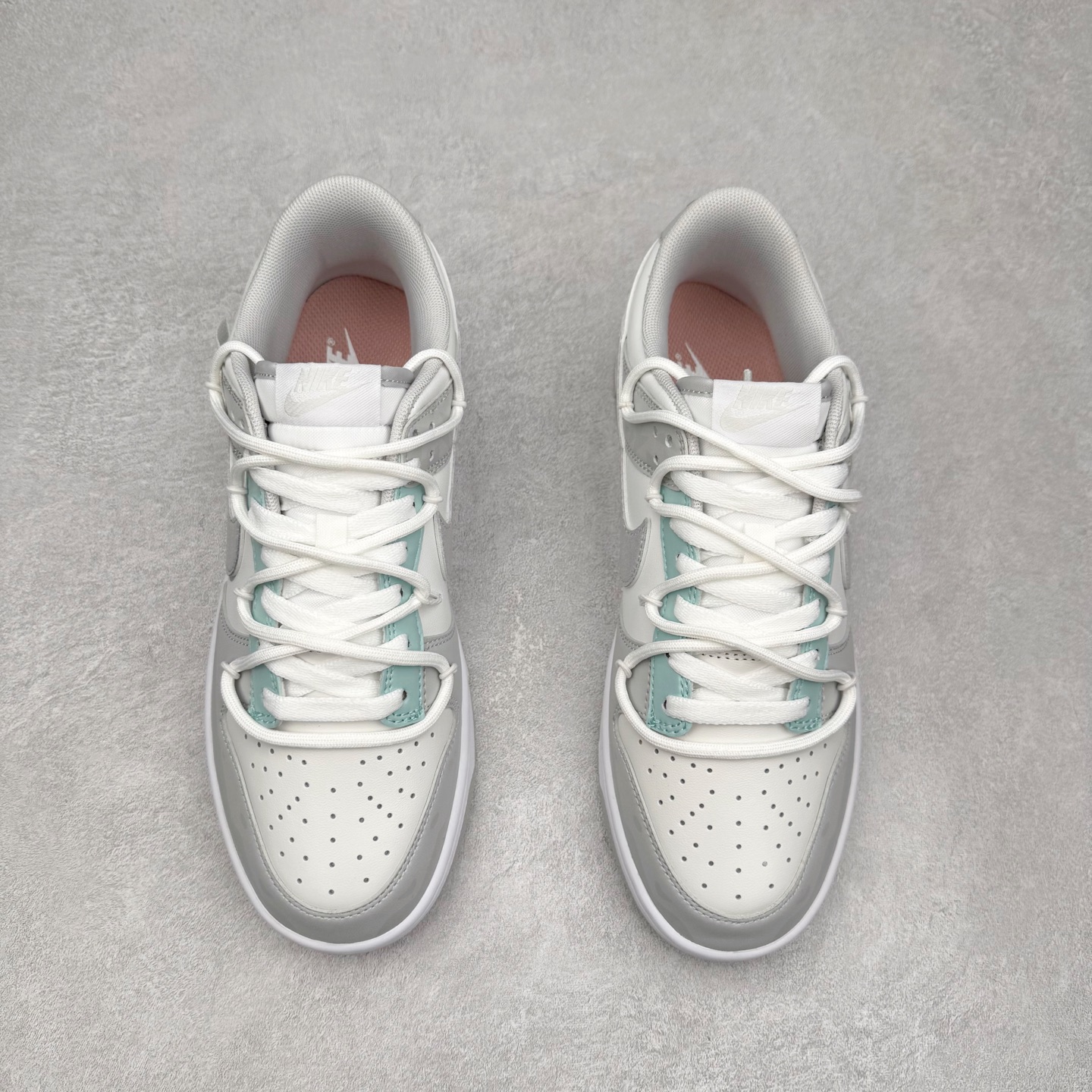 图片[2]-NK Dunk Low DD1391-100 定制系列天花板 无原鞋不开发 全系列得物原鞋一比一校对开发 配色持续更新中 终端对接 优势输出 全套原厂楦头原纸板数据档案倾力打造 原汁原味莞产 极致还原 圈内最强针车工艺 高端零售指定版 广东原厂配套原盒原标 鞋盒分三个尺码段 原厂冲刀 超高清洁度 全鞋零毛边皮料切割 采用原厂百宏鞋带以及原厂百宏织唛舌标 内标可供原厂几率过验 进口原装条纹中底布 四线拉帮白色点胶 原厂拉帮手法遵循公司 原厂电绣 极致还原 尺码：36 36.5 37.5 38 38.5 39 40 40.5 41 42 42.5 43 44 44.5 45 46-选品中心