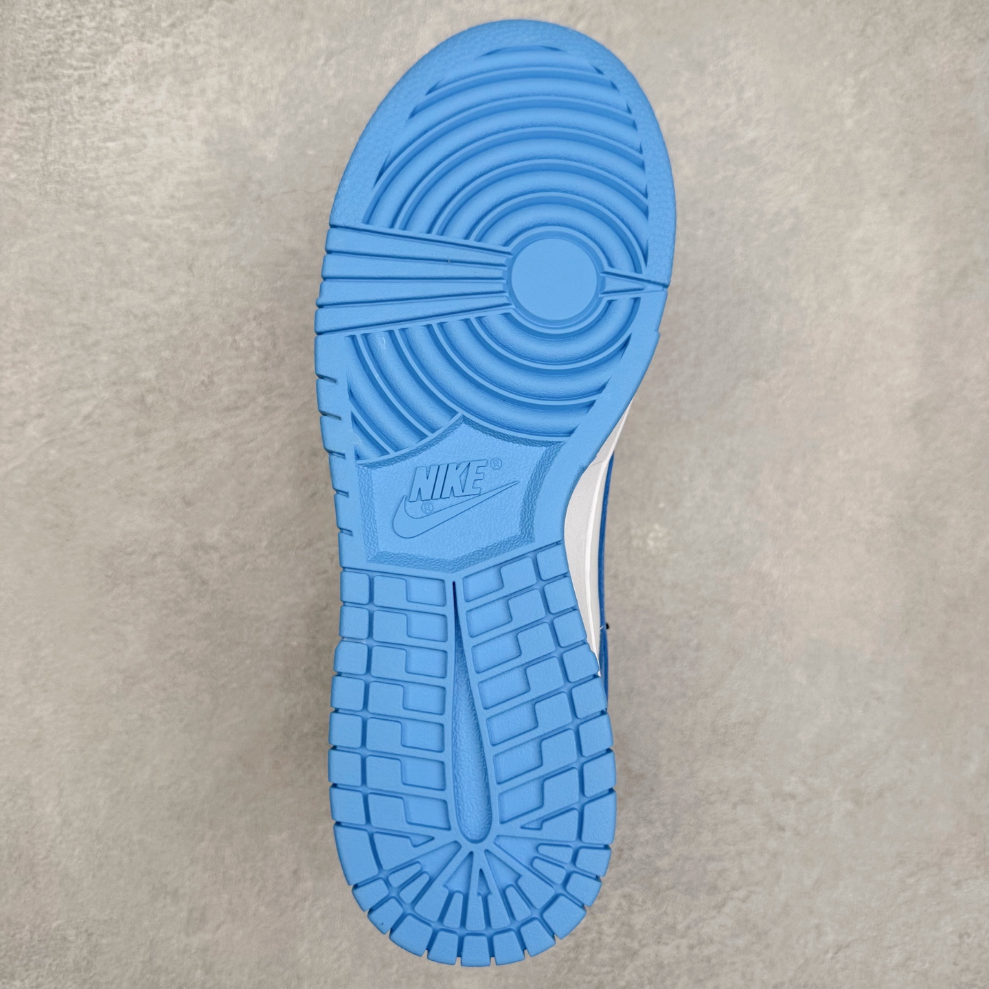 图片[9]-NK Dunk Low DD1391-100 定制系列天花板 无原鞋不开发 全系列得物原鞋一比一校对开发 配色持续更新中 终端对接 优势输出 全套原厂楦头原纸板数据档案倾力打造 原汁原味莞产 极致还原 圈内最强针车工艺 高端零售指定版 广东原厂配套原盒原标 鞋盒分三个尺码段 原厂冲刀 超高清洁度 全鞋零毛边皮料切割 采用原厂百宏鞋带以及原厂百宏织唛舌标 内标可供原厂几率过验 进口原装条纹中底布 四线拉帮白色点胶 原厂拉帮手法遵循公司 原厂电绣 极致还原 尺码：36 36.5 37.5 38 38.5 39 40 40.5 41 42 42.5 43 44 44.5 45 46-选品中心