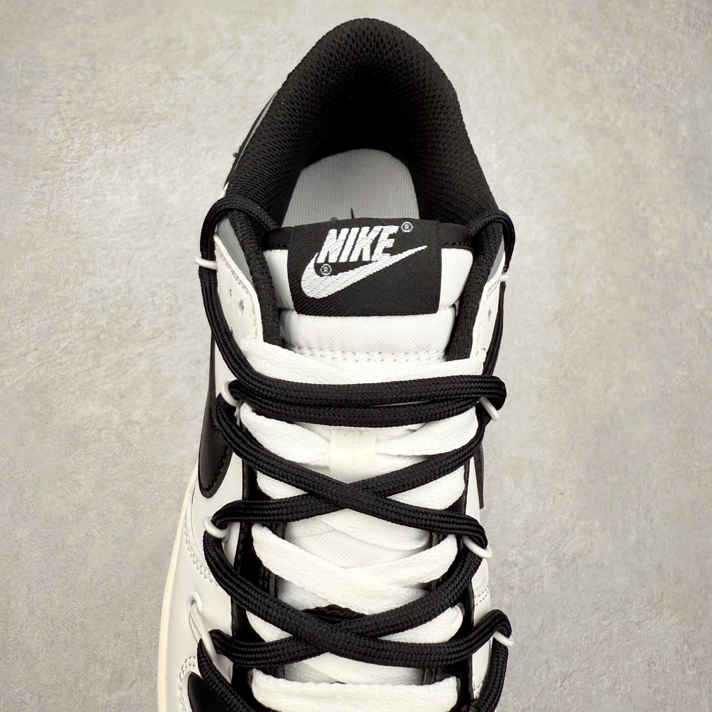 图片[5]-NK Dunk Low DD1391-100 定制系列天花板 无原鞋不开发 全系列得物原鞋一比一校对开发 配色持续更新中 终端对接 优势输出 全套原厂楦头原纸板数据档案倾力打造 原汁原味莞产 极致还原 圈内最强针车工艺 高端零售指定版 广东原厂配套原盒原标 鞋盒分三个尺码段 原厂冲刀 超高清洁度 全鞋零毛边皮料切割 采用原厂百宏鞋带以及原厂百宏织唛舌标 内标可供原厂几率过验 进口原装条纹中底布 四线拉帮白色点胶 原厂拉帮手法遵循公司 原厂电绣 极致还原 尺码：36 36.5 37.5 38 38.5 39 40 40.5 41 42 42.5 43 44 44.5 45 46-选品中心