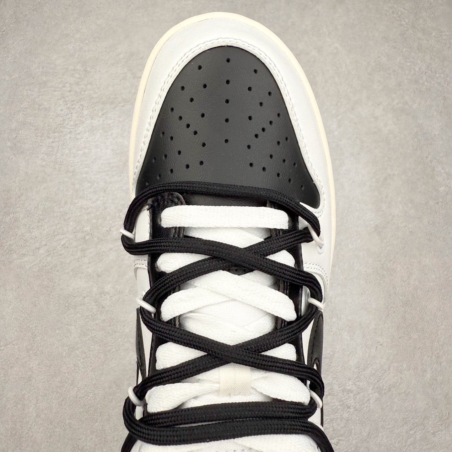 图片[4]-NK Dunk Low DD1391-100 定制系列天花板 无原鞋不开发 全系列得物原鞋一比一校对开发 配色持续更新中 终端对接 优势输出 全套原厂楦头原纸板数据档案倾力打造 原汁原味莞产 极致还原 圈内最强针车工艺 高端零售指定版 广东原厂配套原盒原标 鞋盒分三个尺码段 原厂冲刀 超高清洁度 全鞋零毛边皮料切割 采用原厂百宏鞋带以及原厂百宏织唛舌标 内标可供原厂几率过验 进口原装条纹中底布 四线拉帮白色点胶 原厂拉帮手法遵循公司 原厂电绣 极致还原 尺码：36 36.5 37.5 38 38.5 39 40 40.5 41 42 42.5 43 44 44.5 45 46-选品中心