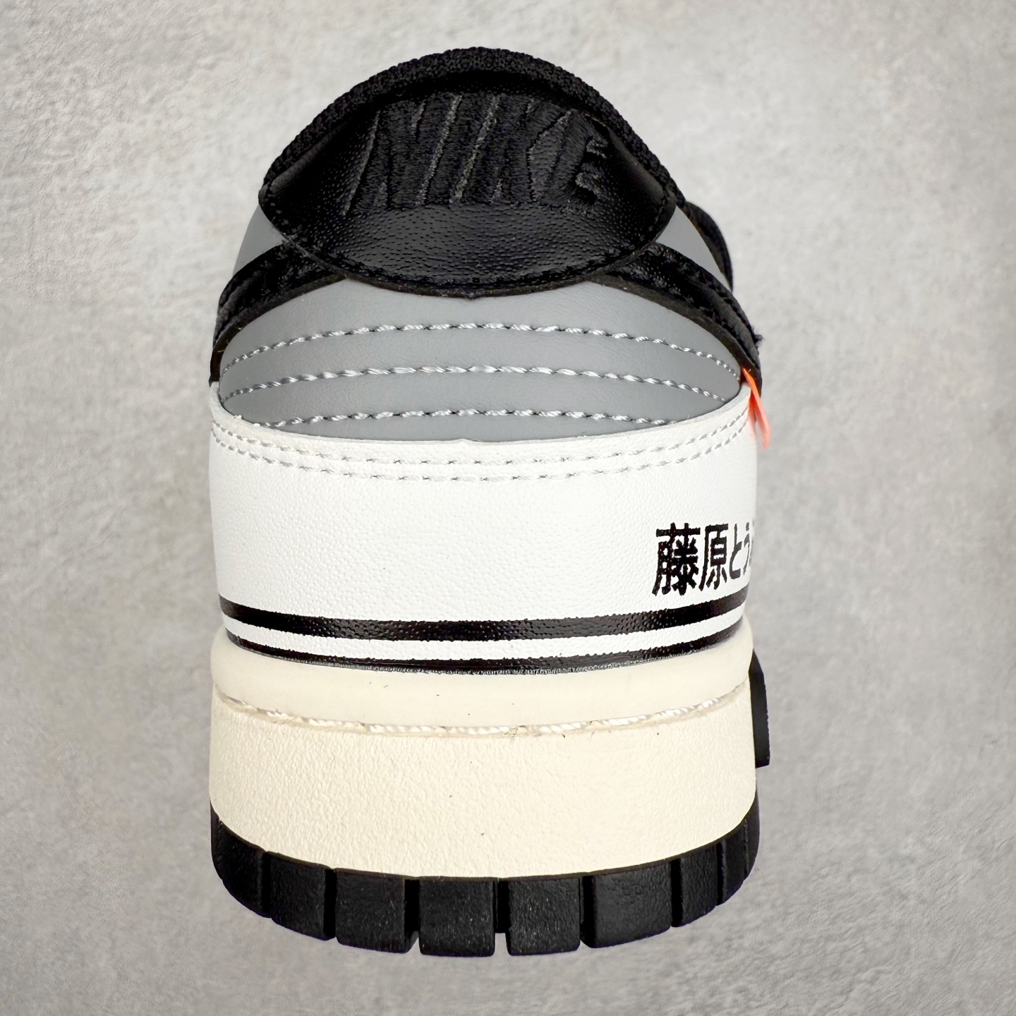 图片[8]-NK Dunk Low DD1391-100 定制系列天花板 无原鞋不开发 全系列得物原鞋一比一校对开发 配色持续更新中 终端对接 优势输出 全套原厂楦头原纸板数据档案倾力打造 原汁原味莞产 极致还原 圈内最强针车工艺 高端零售指定版 广东原厂配套原盒原标 鞋盒分三个尺码段 原厂冲刀 超高清洁度 全鞋零毛边皮料切割 采用原厂百宏鞋带以及原厂百宏织唛舌标 内标可供原厂几率过验 进口原装条纹中底布 四线拉帮白色点胶 原厂拉帮手法遵循公司 原厂电绣 极致还原 尺码：36 36.5 37.5 38 38.5 39 40 40.5 41 42 42.5 43 44 44.5 45 46-选品中心