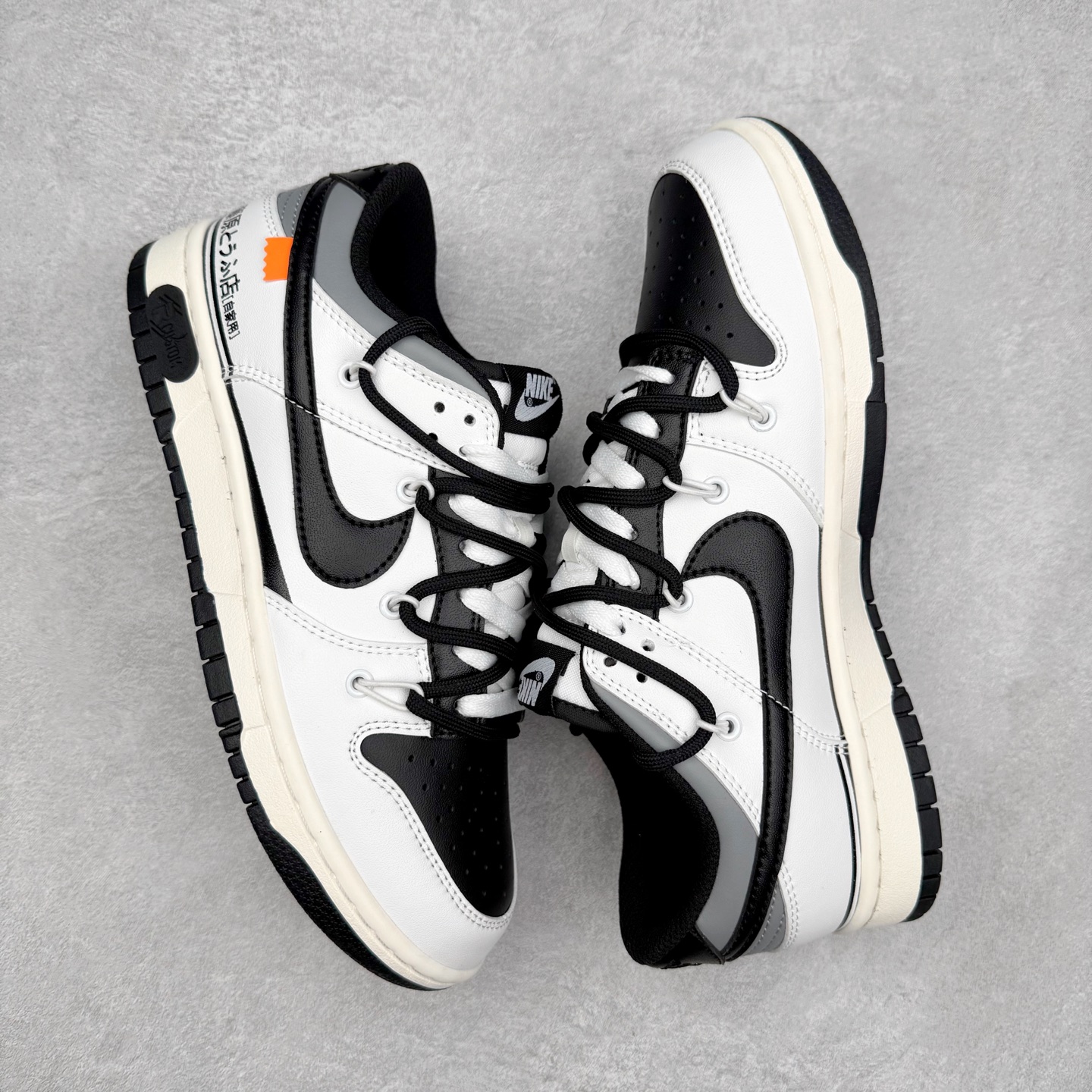 图片[3]-NK Dunk Low DD1391-100 定制系列天花板 无原鞋不开发 全系列得物原鞋一比一校对开发 配色持续更新中 终端对接 优势输出 全套原厂楦头原纸板数据档案倾力打造 原汁原味莞产 极致还原 圈内最强针车工艺 高端零售指定版 广东原厂配套原盒原标 鞋盒分三个尺码段 原厂冲刀 超高清洁度 全鞋零毛边皮料切割 采用原厂百宏鞋带以及原厂百宏织唛舌标 内标可供原厂几率过验 进口原装条纹中底布 四线拉帮白色点胶 原厂拉帮手法遵循公司 原厂电绣 极致还原 尺码：36 36.5 37.5 38 38.5 39 40 40.5 41 42 42.5 43 44 44.5 45 46-选品中心