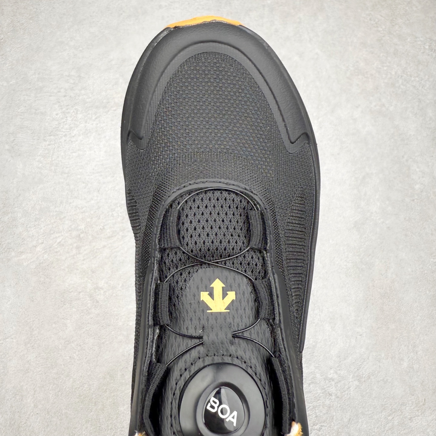 图片[4]-DESCENTE Enerzite 迪桑特舒适百搭织物耐磨回弹低帮跑步鞋 DESCENTE（迪桑特）创立于1935年，品牌名取自法语词汇，意为“滑降”。品牌箭头标识代表滑雪的三种技术“高速直线滑行”、“穿越”和“侧滑”，也寓意品牌在打造高端专业运动产品中不断追求完美的创新精神，致力于成为中国高端专业滑雪、综训、女子、铁人三项、高尔夫的第一品牌。实拍调校N版已经零色差零失真 百分百还原实物色彩所见即所得 不存在货不对板色差等低级问题 选购参考实物拍摄 不混卖不参货 只用心做好货严格选品 承诺混一赔十 尺码：36 36.5 37.5 38 38.5 39 40 40.5 41 42 42.5 43 44 44.5 45-选品中心