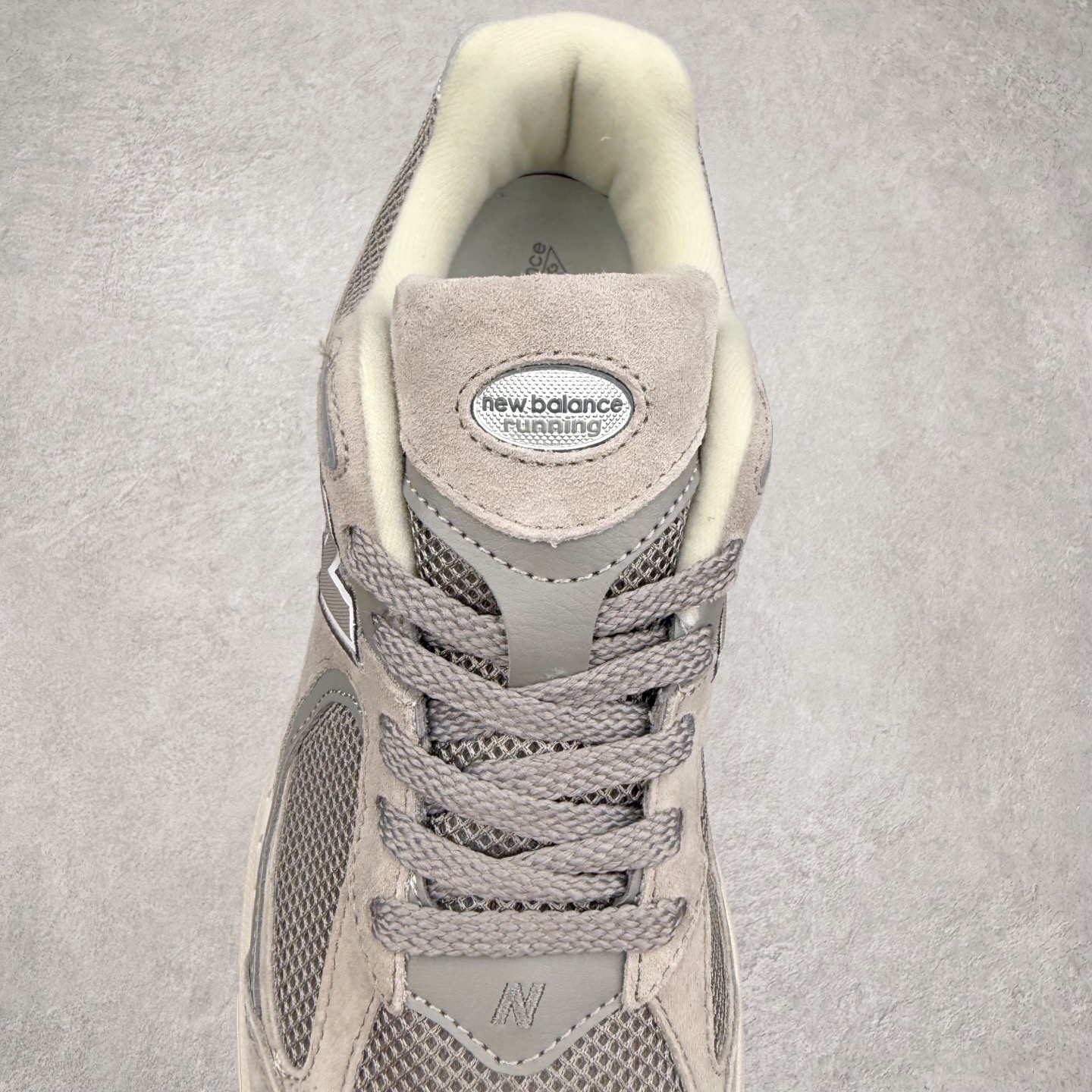 图片[5]-＃特价福利 New Balance NB2002系列 男女休闲慢跑鞋 必备的时髦单品之一 最新出的2002R系列 这款延续了经典科技 升级版N-ERGY缓震物料机能与材质上脚太舒适了 鞋面的柔软麂皮搭配尼龙网布 特别透气而且还复古感 不管是搭配牛仔裤还工装裤都是百搭！小红书众多博主上脚推荐！实拍调校N版已经零色差零失真 百分百还原实物色彩所见即所得 不存在货不对板色差等低级问题 选购参考实物拍摄 不混卖不参货 只用心做好货严格选品 承诺混一赔十 尺码：36 36.5 37 37.5 38 38.5 39.5 40 40.5 41.5 42 42.5 43 44 45-选品中心