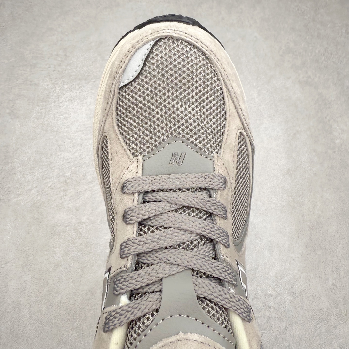 图片[4]-＃特价福利 New Balance NB2002系列 男女休闲慢跑鞋 必备的时髦单品之一 最新出的2002R系列 这款延续了经典科技 升级版N-ERGY缓震物料机能与材质上脚太舒适了 鞋面的柔软麂皮搭配尼龙网布 特别透气而且还复古感 不管是搭配牛仔裤还工装裤都是百搭！小红书众多博主上脚推荐！实拍调校N版已经零色差零失真 百分百还原实物色彩所见即所得 不存在货不对板色差等低级问题 选购参考实物拍摄 不混卖不参货 只用心做好货严格选品 承诺混一赔十 尺码：36 36.5 37 37.5 38 38.5 39.5 40 40.5 41.5 42 42.5 43 44 45-选品中心