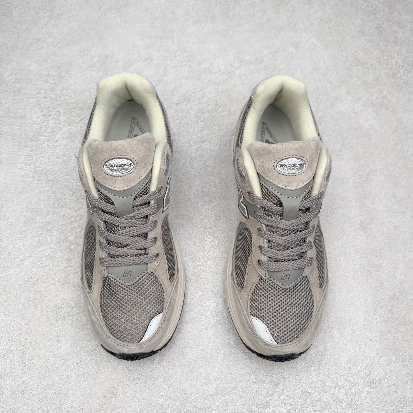 图片[2]-＃特价福利 New Balance NB2002系列 男女休闲慢跑鞋 必备的时髦单品之一 最新出的2002R系列 这款延续了经典科技 升级版N-ERGY缓震物料机能与材质上脚太舒适了 鞋面的柔软麂皮搭配尼龙网布 特别透气而且还复古感 不管是搭配牛仔裤还工装裤都是百搭！小红书众多博主上脚推荐！实拍调校N版已经零色差零失真 百分百还原实物色彩所见即所得 不存在货不对板色差等低级问题 选购参考实物拍摄 不混卖不参货 只用心做好货严格选品 承诺混一赔十 尺码：36 36.5 37 37.5 38 38.5 39.5 40 40.5 41.5 42 42.5 43 44 45-选品中心