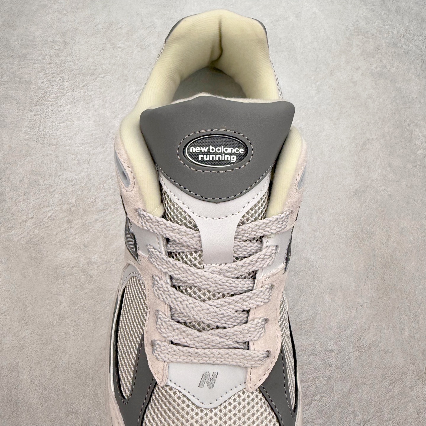 图片[5]-＃特价福利 New Balance NB2002系列 男女休闲慢跑鞋 必备的时髦单品之一 最新出的2002R系列 这款延续了经典科技 升级版N-ERGY缓震物料机能与材质上脚太舒适了 鞋面的柔软麂皮搭配尼龙网布 特别透气而且还复古感 不管是搭配牛仔裤还工装裤都是百搭！小红书众多博主上脚推荐！实拍调校N版已经零色差零失真 百分百还原实物色彩所见即所得 不存在货不对板色差等低级问题 选购参考实物拍摄 不混卖不参货 只用心做好货严格选品 承诺混一赔十 尺码：36 36.5 37 37.5 38 38.5 39.5 40 40.5 41.5 42 42.5 43 44 45-选品中心