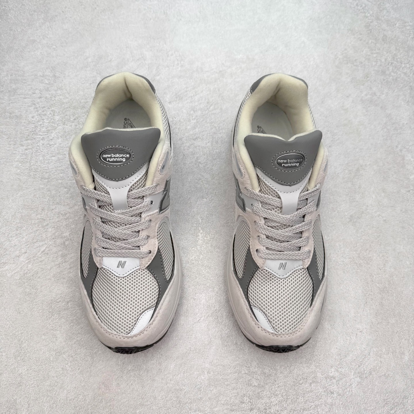 图片[2]-＃特价福利 New Balance NB2002系列 男女休闲慢跑鞋 必备的时髦单品之一 最新出的2002R系列 这款延续了经典科技 升级版N-ERGY缓震物料机能与材质上脚太舒适了 鞋面的柔软麂皮搭配尼龙网布 特别透气而且还复古感 不管是搭配牛仔裤还工装裤都是百搭！小红书众多博主上脚推荐！实拍调校N版已经零色差零失真 百分百还原实物色彩所见即所得 不存在货不对板色差等低级问题 选购参考实物拍摄 不混卖不参货 只用心做好货严格选品 承诺混一赔十 尺码：36 36.5 37 37.5 38 38.5 39.5 40 40.5 41.5 42 42.5 43 44 45-选品中心