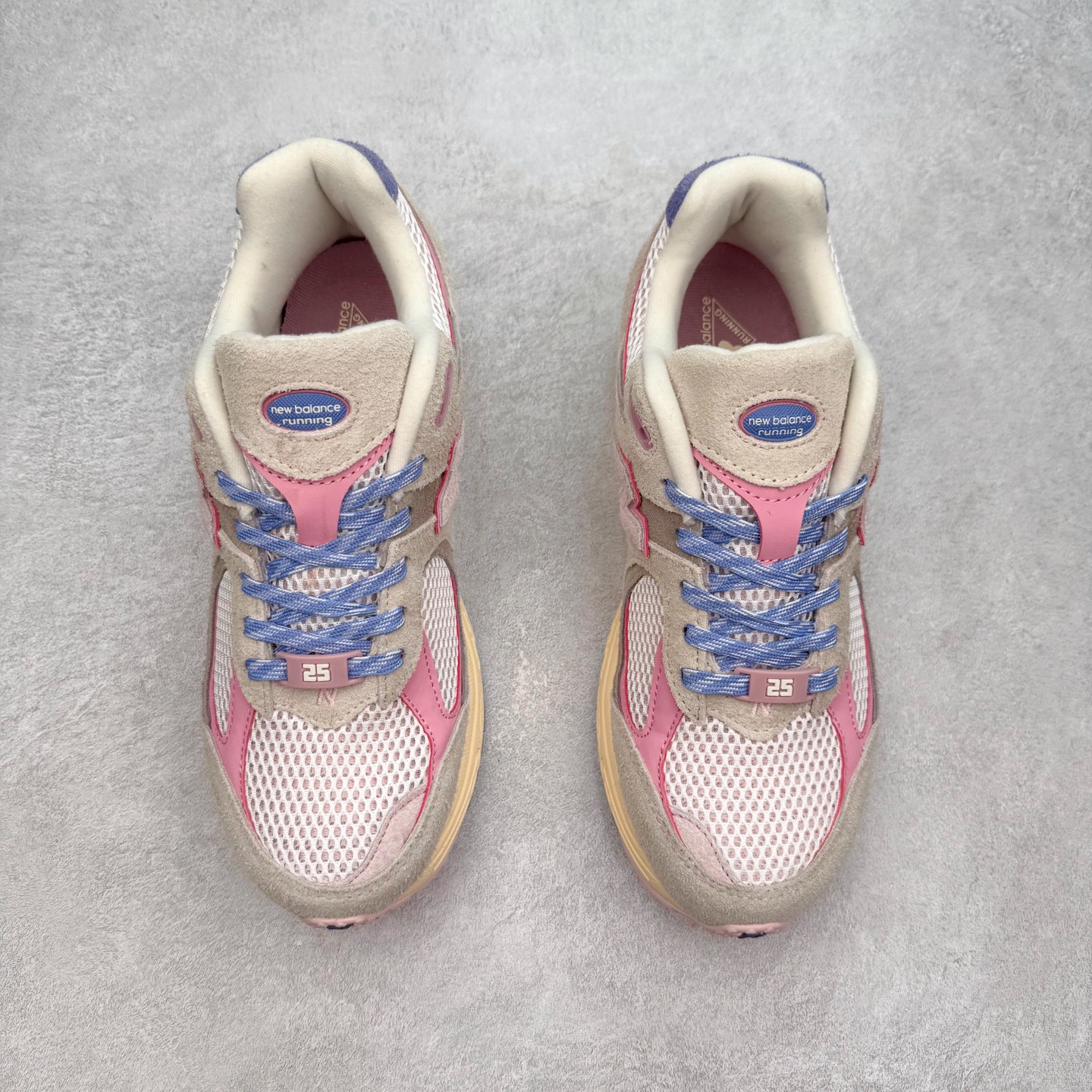 图片[2]-＃特价福利 New Balance NB2002系列 男女休闲慢跑鞋 必备的时髦单品之一 最新出的2002R系列 这款延续了经典科技 升级版N-ERGY缓震物料机能与材质上脚太舒适了 鞋面的柔软麂皮搭配尼龙网布 特别透气而且还复古感 不管是搭配牛仔裤还工装裤都是百搭！小红书众多博主上脚推荐！实拍调校N版已经零色差零失真 百分百还原实物色彩所见即所得 不存在货不对板色差等低级问题 选购参考实物拍摄 不混卖不参货 只用心做好货严格选品 承诺混一赔十 尺码：36 36.5 37 37.5 38 38.5 39.5 40 40.5 41.5 42 42.5 43 44 45-选品中心