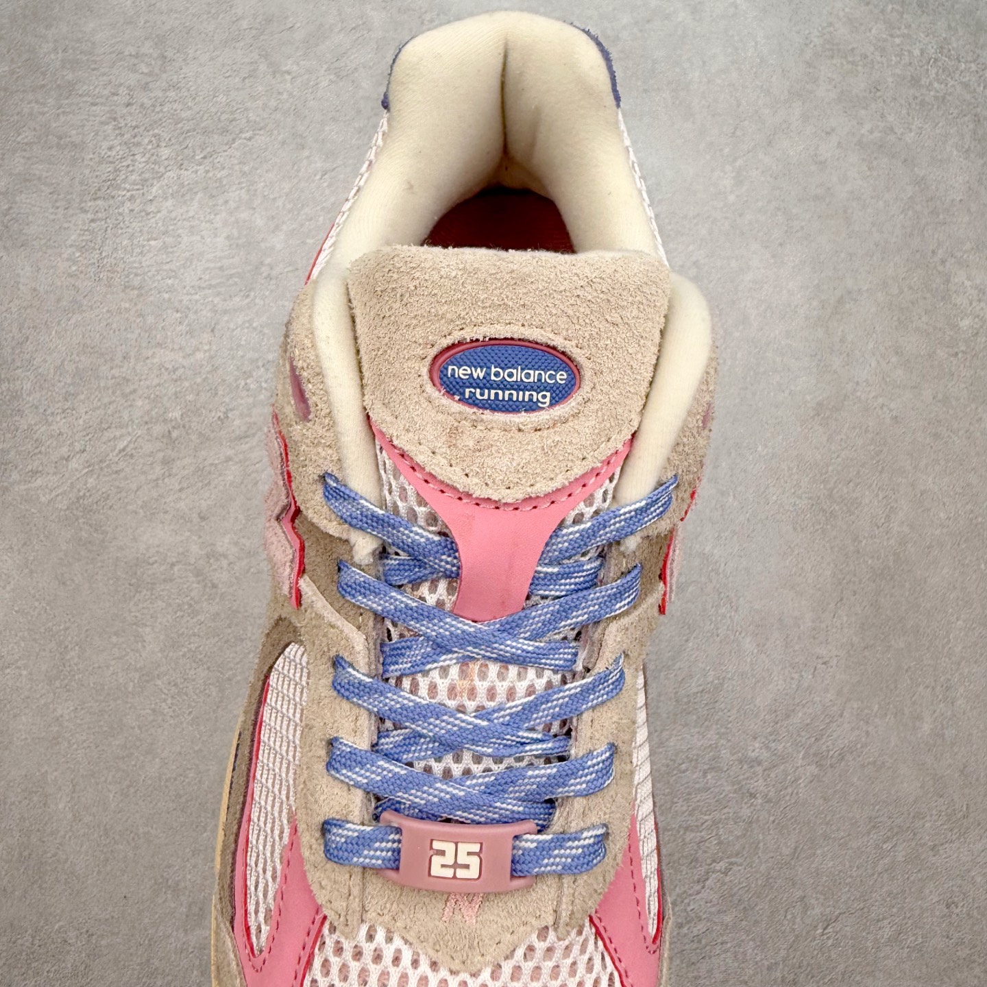 图片[5]-＃特价福利 New Balance NB2002系列 男女休闲慢跑鞋 必备的时髦单品之一 最新出的2002R系列 这款延续了经典科技 升级版N-ERGY缓震物料机能与材质上脚太舒适了 鞋面的柔软麂皮搭配尼龙网布 特别透气而且还复古感 不管是搭配牛仔裤还工装裤都是百搭！小红书众多博主上脚推荐！实拍调校N版已经零色差零失真 百分百还原实物色彩所见即所得 不存在货不对板色差等低级问题 选购参考实物拍摄 不混卖不参货 只用心做好货严格选品 承诺混一赔十 尺码：36 36.5 37 37.5 38 38.5 39.5 40 40.5 41.5 42 42.5 43 44 45-选品中心