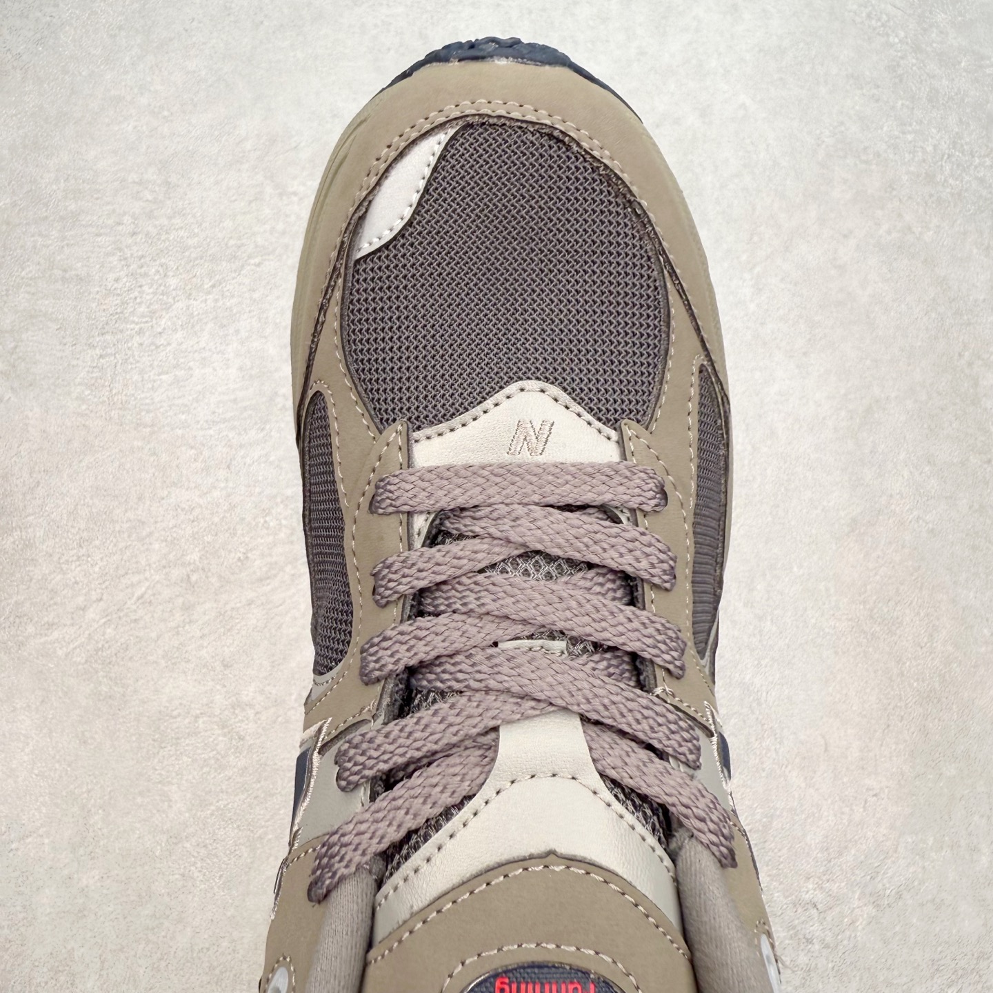 图片[4]-＃特价福利 New Balance NB2002系列 男女休闲慢跑鞋 必备的时髦单品之一 最新出的2002R系列 这款延续了经典科技 升级版N-ERGY缓震物料机能与材质上脚太舒适了 鞋面的柔软麂皮搭配尼龙网布 特别透气而且还复古感 不管是搭配牛仔裤还工装裤都是百搭！小红书众多博主上脚推荐！实拍调校N版已经零色差零失真 百分百还原实物色彩所见即所得 不存在货不对板色差等低级问题 选购参考实物拍摄 不混卖不参货 只用心做好货严格选品 承诺混一赔十 尺码：36 36.5 37 37.5 38 38.5 39.5 40 40.5 41.5 42 42.5 43 44 45-选品中心