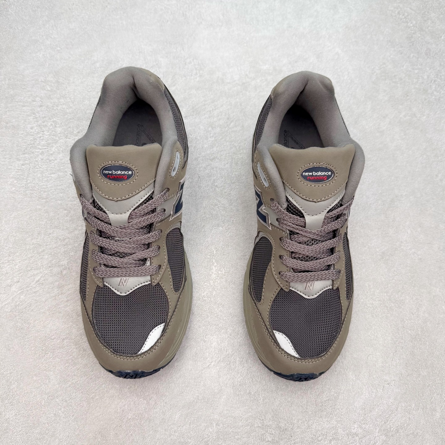 图片[2]-＃特价福利 New Balance NB2002系列 男女休闲慢跑鞋 必备的时髦单品之一 最新出的2002R系列 这款延续了经典科技 升级版N-ERGY缓震物料机能与材质上脚太舒适了 鞋面的柔软麂皮搭配尼龙网布 特别透气而且还复古感 不管是搭配牛仔裤还工装裤都是百搭！小红书众多博主上脚推荐！实拍调校N版已经零色差零失真 百分百还原实物色彩所见即所得 不存在货不对板色差等低级问题 选购参考实物拍摄 不混卖不参货 只用心做好货严格选品 承诺混一赔十 尺码：36 36.5 37 37.5 38 38.5 39.5 40 40.5 41.5 42 42.5 43 44 45-选品中心