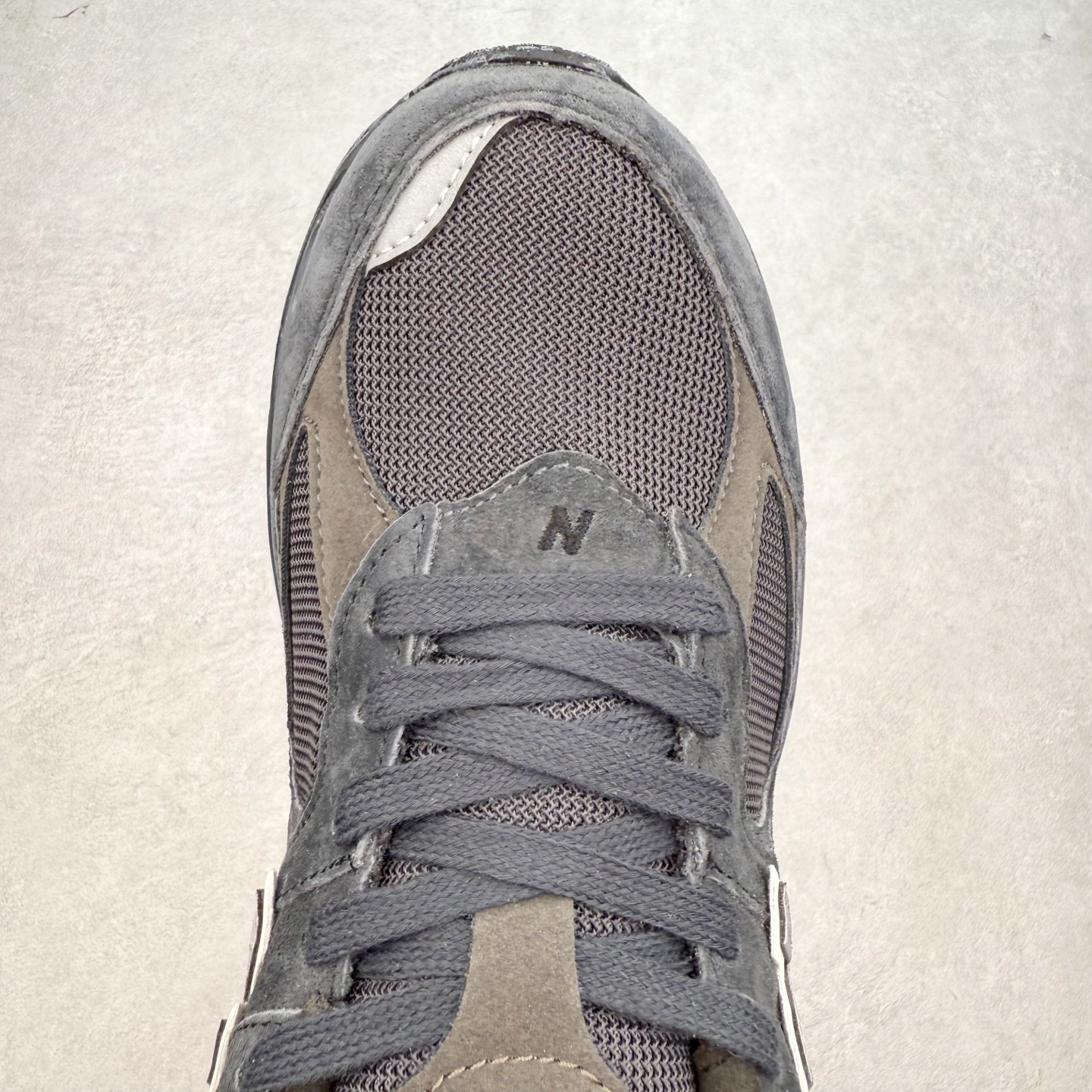 图片[4]-＃特价福利 New Balance NB2002系列 男女休闲慢跑鞋 必备的时髦单品之一 最新出的2002R系列 这款延续了经典科技 升级版N-ERGY缓震物料机能与材质上脚太舒适了 鞋面的柔软麂皮搭配尼龙网布 特别透气而且还复古感 不管是搭配牛仔裤还工装裤都是百搭！小红书众多博主上脚推荐！实拍调校N版已经零色差零失真 百分百还原实物色彩所见即所得 不存在货不对板色差等低级问题 选购参考实物拍摄 不混卖不参货 只用心做好货严格选品 承诺混一赔十 尺码：36 36.5 37 37.5 38 38.5 39.5 40 40.5 41.5 42 42.5 43 44 45-选品中心