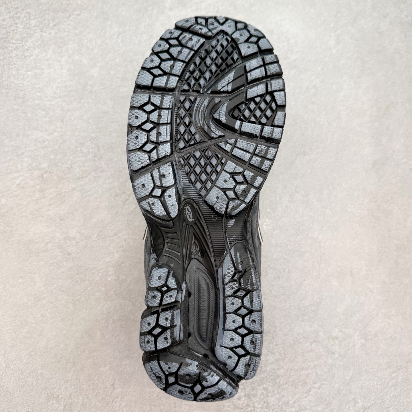 图片[9]-＃特价福利 New Balance NB2002系列 男女休闲慢跑鞋 必备的时髦单品之一 最新出的2002R系列 这款延续了经典科技 升级版N-ERGY缓震物料机能与材质上脚太舒适了 鞋面的柔软麂皮搭配尼龙网布 特别透气而且还复古感 不管是搭配牛仔裤还工装裤都是百搭！小红书众多博主上脚推荐！实拍调校N版已经零色差零失真 百分百还原实物色彩所见即所得 不存在货不对板色差等低级问题 选购参考实物拍摄 不混卖不参货 只用心做好货严格选品 承诺混一赔十 尺码：36 36.5 37 37.5 38 38.5 39.5 40 40.5 41.5 42 42.5 43 44 45-选品中心