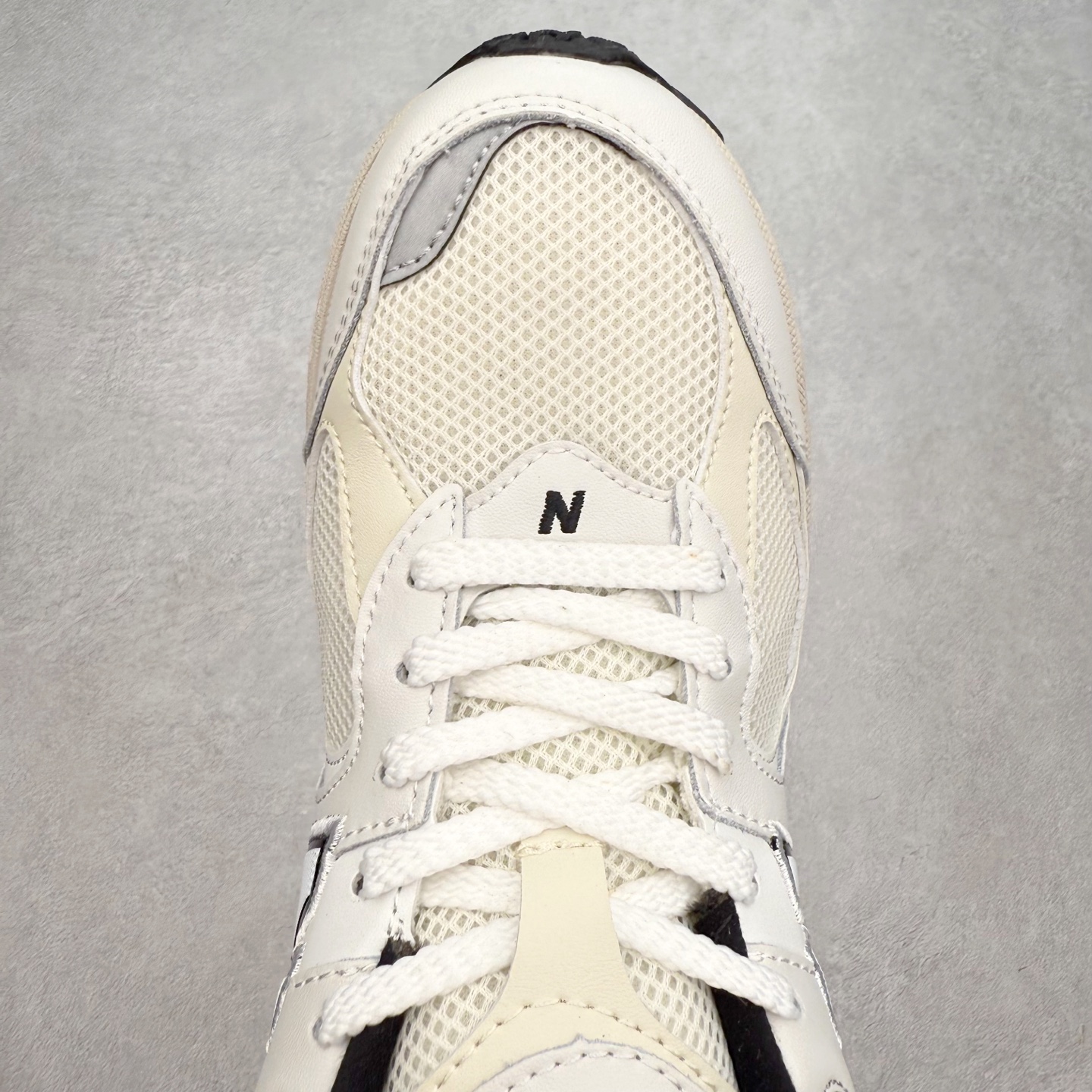 图片[4]-＃特价福利 New Balance NB2002系列 男女休闲慢跑鞋 必备的时髦单品之一 最新出的2002R系列 这款延续了经典科技 升级版N-ERGY缓震物料机能与材质上脚太舒适了 鞋面的柔软麂皮搭配尼龙网布 特别透气而且还复古感 不管是搭配牛仔裤还工装裤都是百搭！小红书众多博主上脚推荐！实拍调校N版已经零色差零失真 百分百还原实物色彩所见即所得 不存在货不对板色差等低级问题 选购参考实物拍摄 不混卖不参货 只用心做好货严格选品 承诺混一赔十 尺码：36 36.5 37 37.5 38 38.5 39.5 40 40.5 41.5 42 42.5 43 44 45-选品中心