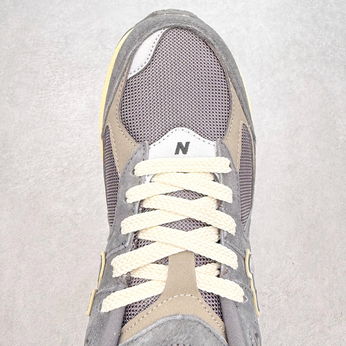 图片[4]-＃特价福利 New Balance NB2002系列 男女休闲慢跑鞋 必备的时髦单品之一 最新出的2002R系列 这款延续了经典科技 升级版N-ERGY缓震物料机能与材质上脚太舒适了 鞋面的柔软麂皮搭配尼龙网布 特别透气而且还复古感 不管是搭配牛仔裤还工装裤都是百搭！小红书众多博主上脚推荐！实拍调校N版已经零色差零失真 百分百还原实物色彩所见即所得 不存在货不对板色差等低级问题 选购参考实物拍摄 不混卖不参货 只用心做好货严格选品 承诺混一赔十 尺码：36 36.5 37 37.5 38 38.5 39.5 40 40.5 41.5 42 42.5 43 44 45-选品中心