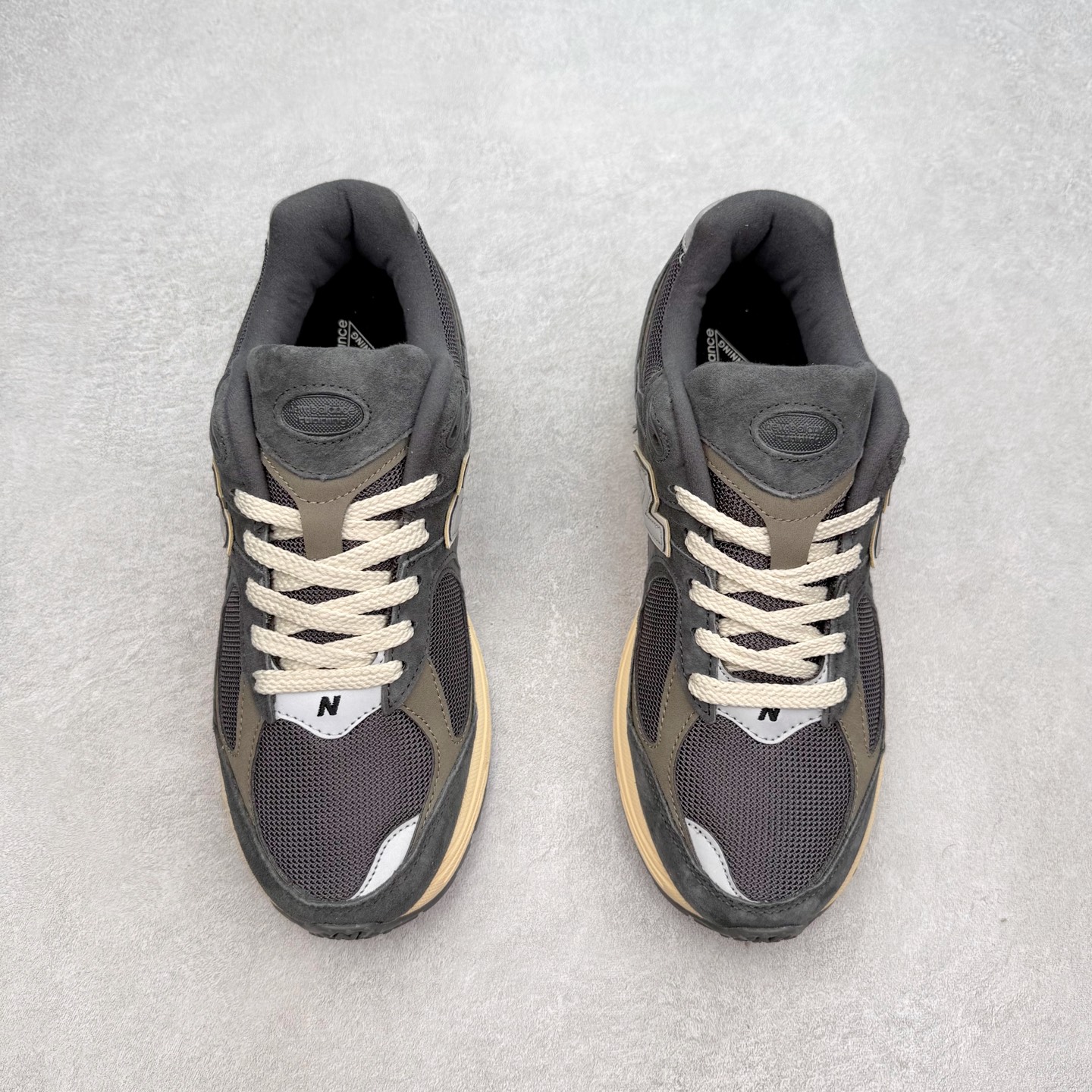 图片[2]-＃特价福利 New Balance NB2002系列 男女休闲慢跑鞋 必备的时髦单品之一 最新出的2002R系列 这款延续了经典科技 升级版N-ERGY缓震物料机能与材质上脚太舒适了 鞋面的柔软麂皮搭配尼龙网布 特别透气而且还复古感 不管是搭配牛仔裤还工装裤都是百搭！小红书众多博主上脚推荐！实拍调校N版已经零色差零失真 百分百还原实物色彩所见即所得 不存在货不对板色差等低级问题 选购参考实物拍摄 不混卖不参货 只用心做好货严格选品 承诺混一赔十 尺码：36 36.5 37 37.5 38 38.5 39.5 40 40.5 41.5 42 42.5 43 44 45-选品中心