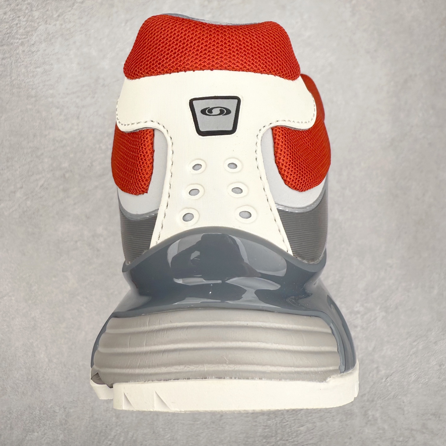 图片[8]-＃HP SALOMON XT-WHISPER 萨洛蒙圆头防滑耐磨低帮休闲越野训练城市通勤跑步鞋 男女同款 浅棕色 纯原外贸平台特供订单 耗时半年巨作 全套原纸板楦头开发 原厂特供网布配套加持 确保原汁原味 完美呈现版型 原档数据独家私模五层组合大底 男女鞋同步官方开发至46.5 原装Ortholite轻量化鞋垫 中底布带钢印编号 原厂TPU锁扣 进口港宝加持 后跟自然饱满 还原公司包裹性 鞋面以“锯齿”状的包裹系统呈现 在基色底之下加入了各种色点缀 将公司的最新技术和时尚前卫的造型融入耐用的长跑款式中 鞋面由 TPU 薄膜制成 并焊接在高耐磨网眼上 使其既时尚又坚固 由 ACS底盘支撑 可增强稳定性和支撑力 以及由橡胶凸耳 Contragrip外底覆盖的 EVA 缓冲中底 旨在应对崎岖的地形 鞋舌上的彩色Salomon 标签、Quicklace 系统以及鞋头、鞋舌和鞋跟上的附加品牌使细节更加完美 让穿着者可以轻松驾驭户外与通勤下的任何运动生活场景 无缝鞋身户外随意纵横 颜值与脚感兼备 出街通勤 绝对非常吸睛 你值得拥有 尺码：36 36.5 37.5 38 38.5 39 40 40.5 41 42 42.5 43 44 44.5 45 46 46.5 注意：偏小1码-选品中心