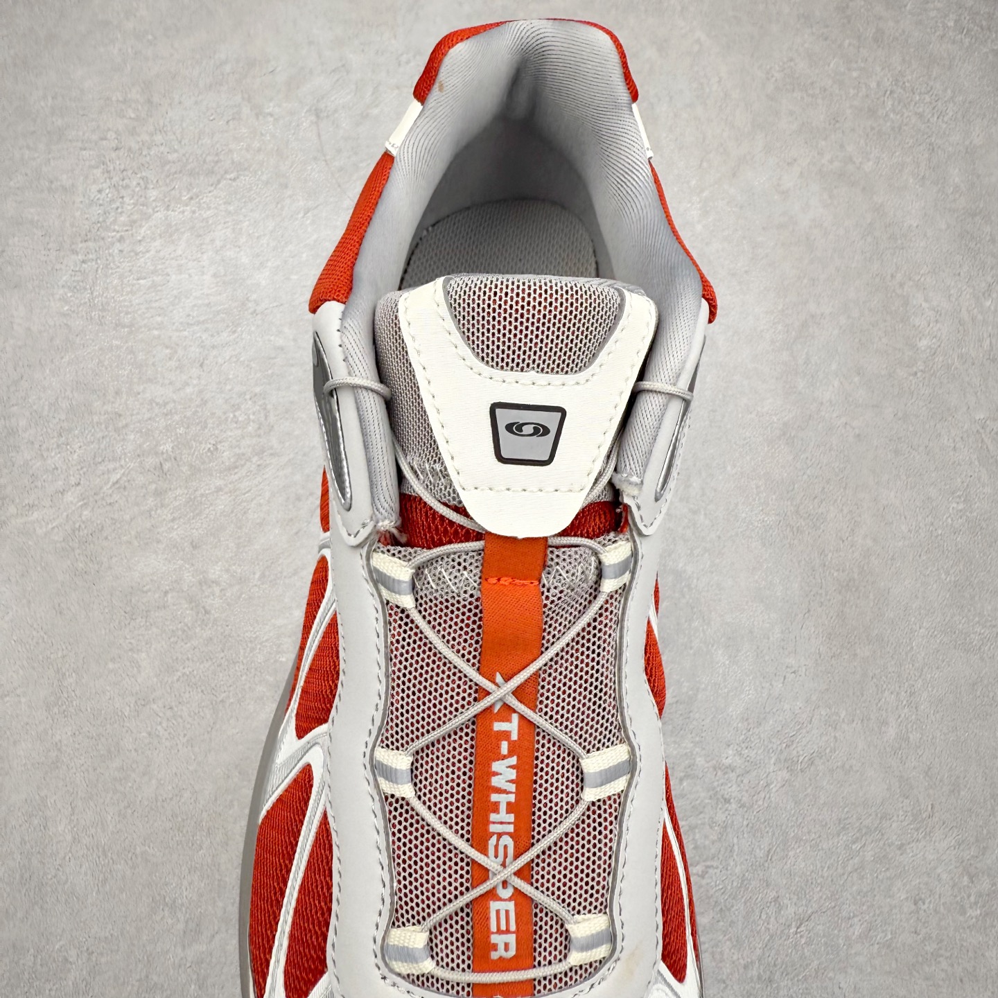 图片[5]-＃HP SALOMON XT-WHISPER 萨洛蒙圆头防滑耐磨低帮休闲越野训练城市通勤跑步鞋 男女同款 浅棕色 纯原外贸平台特供订单 耗时半年巨作 全套原纸板楦头开发 原厂特供网布配套加持 确保原汁原味 完美呈现版型 原档数据独家私模五层组合大底 男女鞋同步官方开发至46.5 原装Ortholite轻量化鞋垫 中底布带钢印编号 原厂TPU锁扣 进口港宝加持 后跟自然饱满 还原公司包裹性 鞋面以“锯齿”状的包裹系统呈现 在基色底之下加入了各种色点缀 将公司的最新技术和时尚前卫的造型融入耐用的长跑款式中 鞋面由 TPU 薄膜制成 并焊接在高耐磨网眼上 使其既时尚又坚固 由 ACS底盘支撑 可增强稳定性和支撑力 以及由橡胶凸耳 Contragrip外底覆盖的 EVA 缓冲中底 旨在应对崎岖的地形 鞋舌上的彩色Salomon 标签、Quicklace 系统以及鞋头、鞋舌和鞋跟上的附加品牌使细节更加完美 让穿着者可以轻松驾驭户外与通勤下的任何运动生活场景 无缝鞋身户外随意纵横 颜值与脚感兼备 出街通勤 绝对非常吸睛 你值得拥有 尺码：36 36.5 37.5 38 38.5 39 40 40.5 41 42 42.5 43 44 44.5 45 46 46.5 注意：偏小1码-选品中心