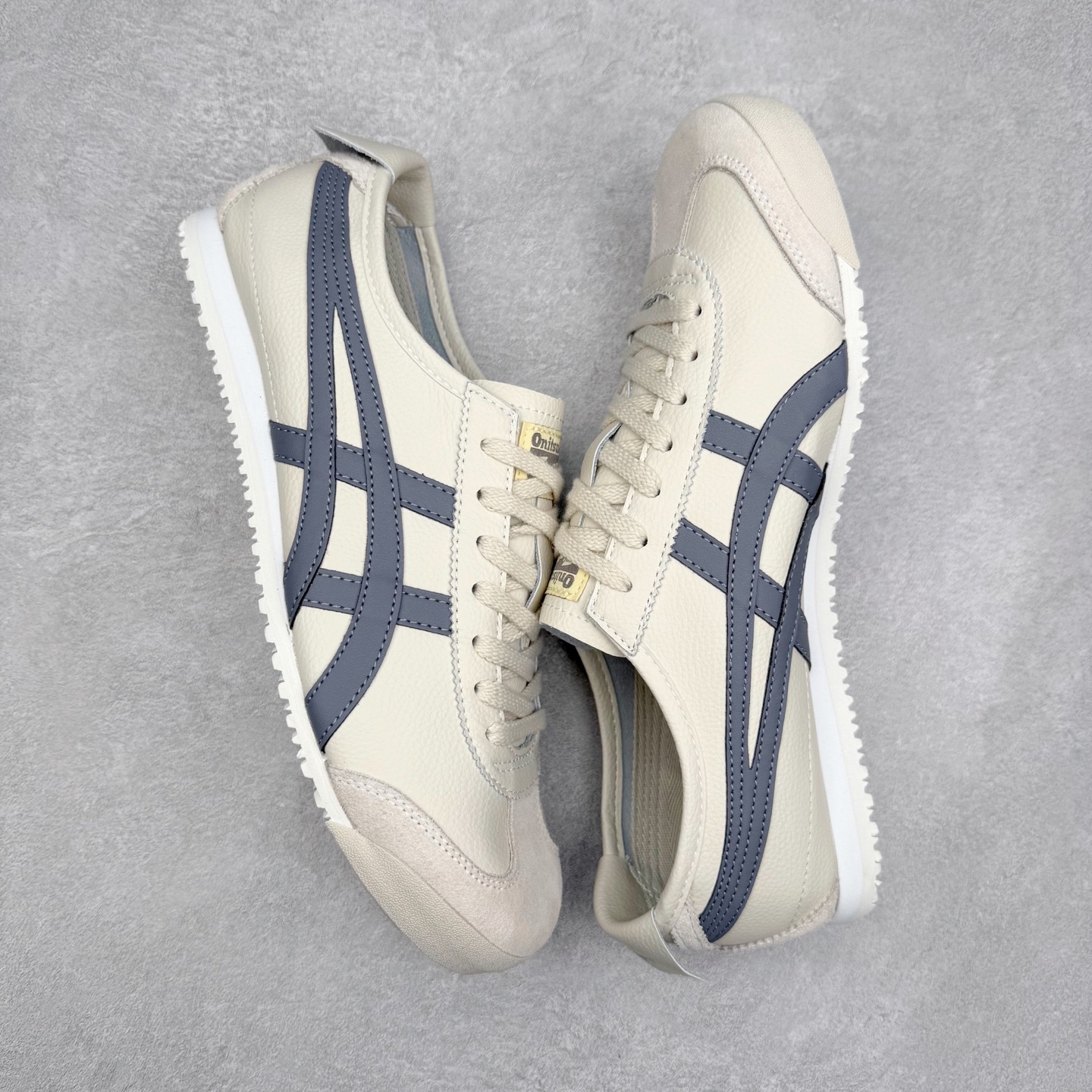 图片[3]-＃纯原福利 Asics Onitsuka Tiger MEXICO 66 亚瑟士鬼冢虎复古经典板鞋 市场最强版本 原厂牛津布加持 海外订单工厂出品 超成熟稳定的做工品控 原装全套纸板楦头开发 原汁原味 完美呈现版型 私模正确鞋底咬花纹路 一比一鞋头弧度高度鞋身弧度 绝不口嗨 细节品控鞋型随意秒杀市面 原档咬花纹路私模大底 一个单元有六个三角形 总体形拼接呈现花瓣状 官方四联吊牌 原装Ortholite轻量化鞋垫 原盒原配 质保卡 说明书 钢印防尘纸 纸板中底带钢印 乳胶组合鞋垫 支持全方位的对比专柜 产品从款式颜色造型上体现出追求舒适和细节的完美 鞋类更是推崇手工制作的严谨与完美 融舒适性与可穿性的设计风格 注重细节的完美和别致魅力 既保持稳重 又不失轻松的时尚感 尺码：36 37 37.5 38 39 39.5 40 40.5 41.5 42 42.5 43.5 44 45-选品中心