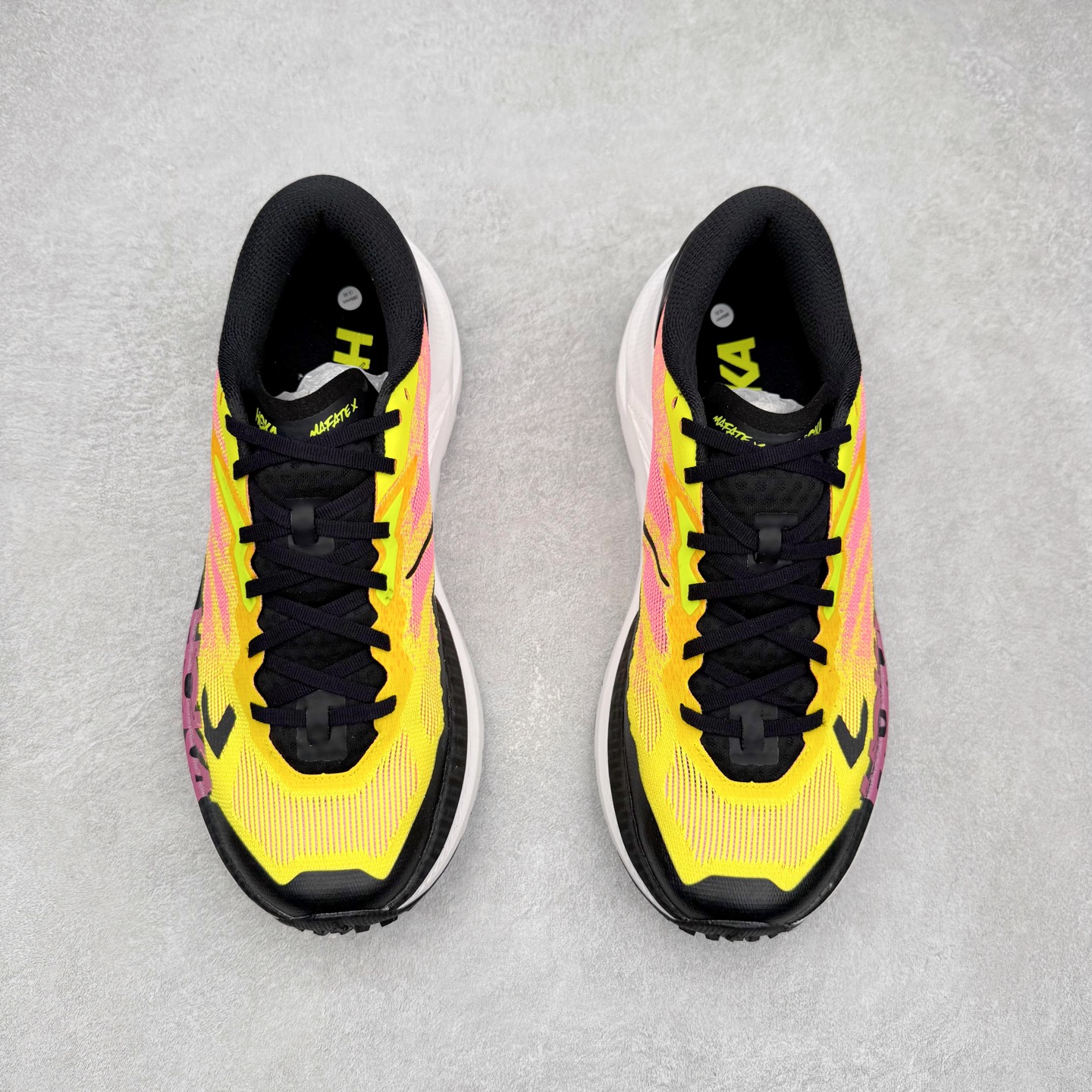 图片[2]-HOKA ONE ONE Mafate X 舒适轻盈低帮休闲越野跑步鞋 HOKA ONE ONE是来自美国的跑步鞋知名品牌，创立于2009年，始终致力于为所有跑者提供更新、更好的跑步装备。相比常规跑鞋，HOKA ONE ONE特别研发使用性能独特的几何形跑鞋中底，此种鞋底更厚、更高、回弹性也更好，除了卓越的缓冲性能，它还能为各种阶段的跑者带来更具动感、更加稳定的跑步体验。HOKAONE ONE从设计之初就清楚意识到，要保证跑者步幅的均匀一致，双脚自然而然的运动至关重要。实拍调校N版已经零色差零失真 百分百还原实物色彩所见即所得 不存在货不对板色差等低级问题 选购参考实物拍摄 不混卖不参货 只用心做好货严格选品 承诺混一赔十 尺码：36 36.5 37.5 38 38.5 39 40 40.5 41 42 42.5 43 44 44.5 45-选品中心