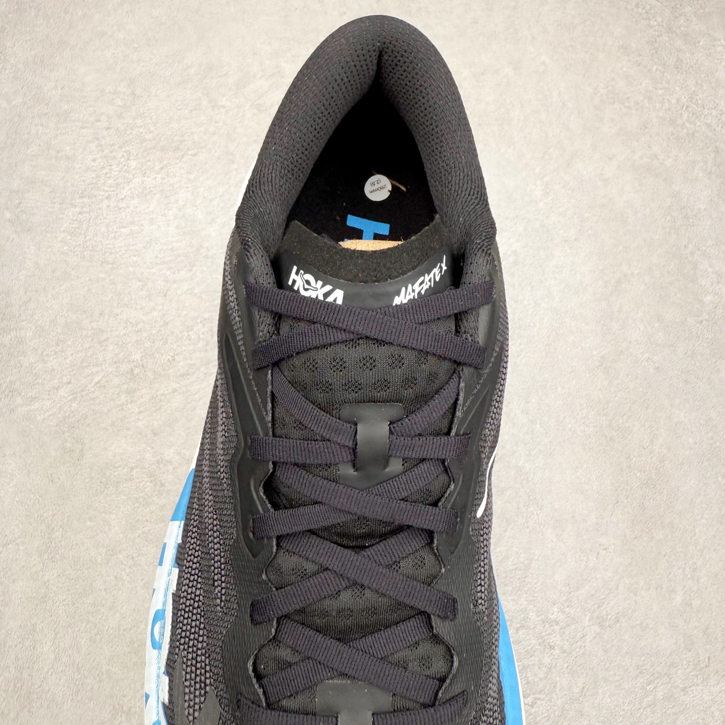 图片[5]-HOKA ONE ONE Mafate X 舒适轻盈低帮休闲越野跑步鞋 HOKA ONE ONE是来自美国的跑步鞋知名品牌，创立于2009年，始终致力于为所有跑者提供更新、更好的跑步装备。相比常规跑鞋，HOKA ONE ONE特别研发使用性能独特的几何形跑鞋中底，此种鞋底更厚、更高、回弹性也更好，除了卓越的缓冲性能，它还能为各种阶段的跑者带来更具动感、更加稳定的跑步体验。HOKAONE ONE从设计之初就清楚意识到，要保证跑者步幅的均匀一致，双脚自然而然的运动至关重要。实拍调校N版已经零色差零失真 百分百还原实物色彩所见即所得 不存在货不对板色差等低级问题 选购参考实物拍摄 不混卖不参货 只用心做好货严格选品 承诺混一赔十 尺码：36 36.5 37.5 38 38.5 39 40 40.5 41 42 42.5 43 44 44.5 45-选品中心