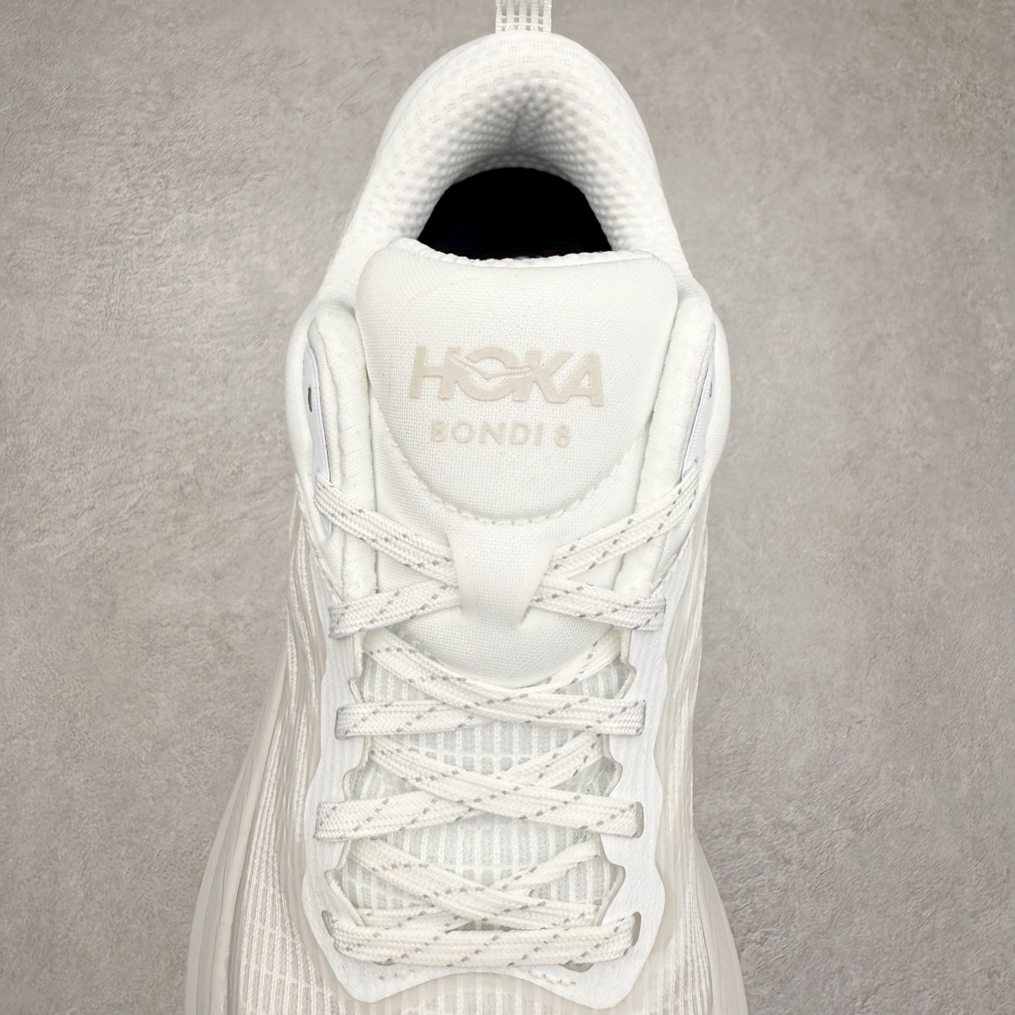 图片[5]-＃纯原 HOKA ONE ONE Bondi 8 邦代八代缓震网面耐磨低帮跑步鞋 原始的 Bondi 缓震和线条在这里 提供该特许经营权众所周知的柔软、平衡的乘坐体验 Bondi 使用加长的摇杆微调几何形状 以获得更大的加速度 同时由于采用碳纤维板 还可以提供更平稳的脚趾离地 尺码：36 36.5 37.5 38 38.5 39 40 40.5 41 42 42.5 43 44 44.5 45-选品中心