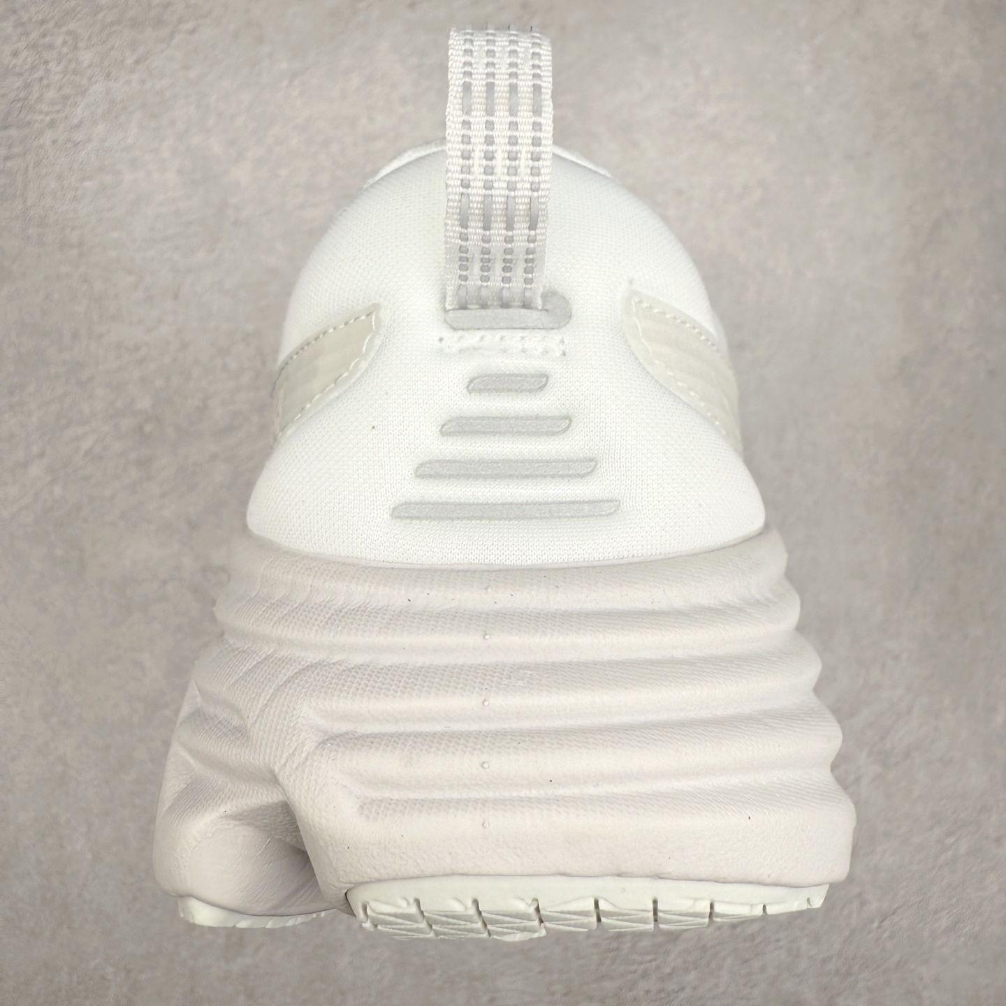 图片[8]-＃纯原 HOKA ONE ONE Bondi 8 邦代八代缓震网面耐磨低帮跑步鞋 原始的 Bondi 缓震和线条在这里 提供该特许经营权众所周知的柔软、平衡的乘坐体验 Bondi 使用加长的摇杆微调几何形状 以获得更大的加速度 同时由于采用碳纤维板 还可以提供更平稳的脚趾离地 尺码：36 36.5 37.5 38 38.5 39 40 40.5 41 42 42.5 43 44 44.5 45-选品中心