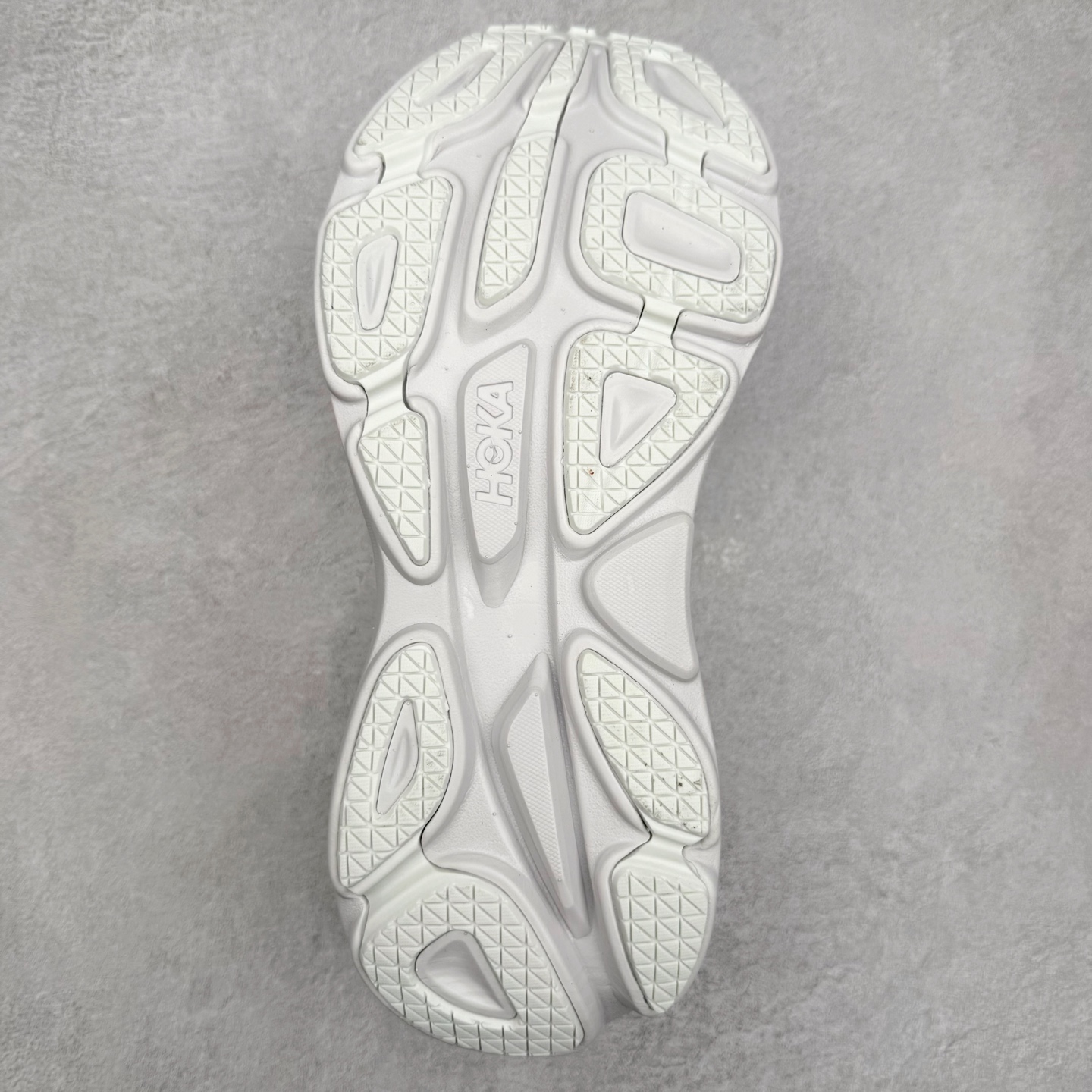 图片[9]-＃纯原 HOKA ONE ONE Bondi 8 邦代八代缓震网面耐磨低帮跑步鞋 原始的 Bondi 缓震和线条在这里 提供该特许经营权众所周知的柔软、平衡的乘坐体验 Bondi 使用加长的摇杆微调几何形状 以获得更大的加速度 同时由于采用碳纤维板 还可以提供更平稳的脚趾离地 尺码：36 36.5 37.5 38 38.5 39 40 40.5 41 42 42.5 43 44 44.5 45-选品中心