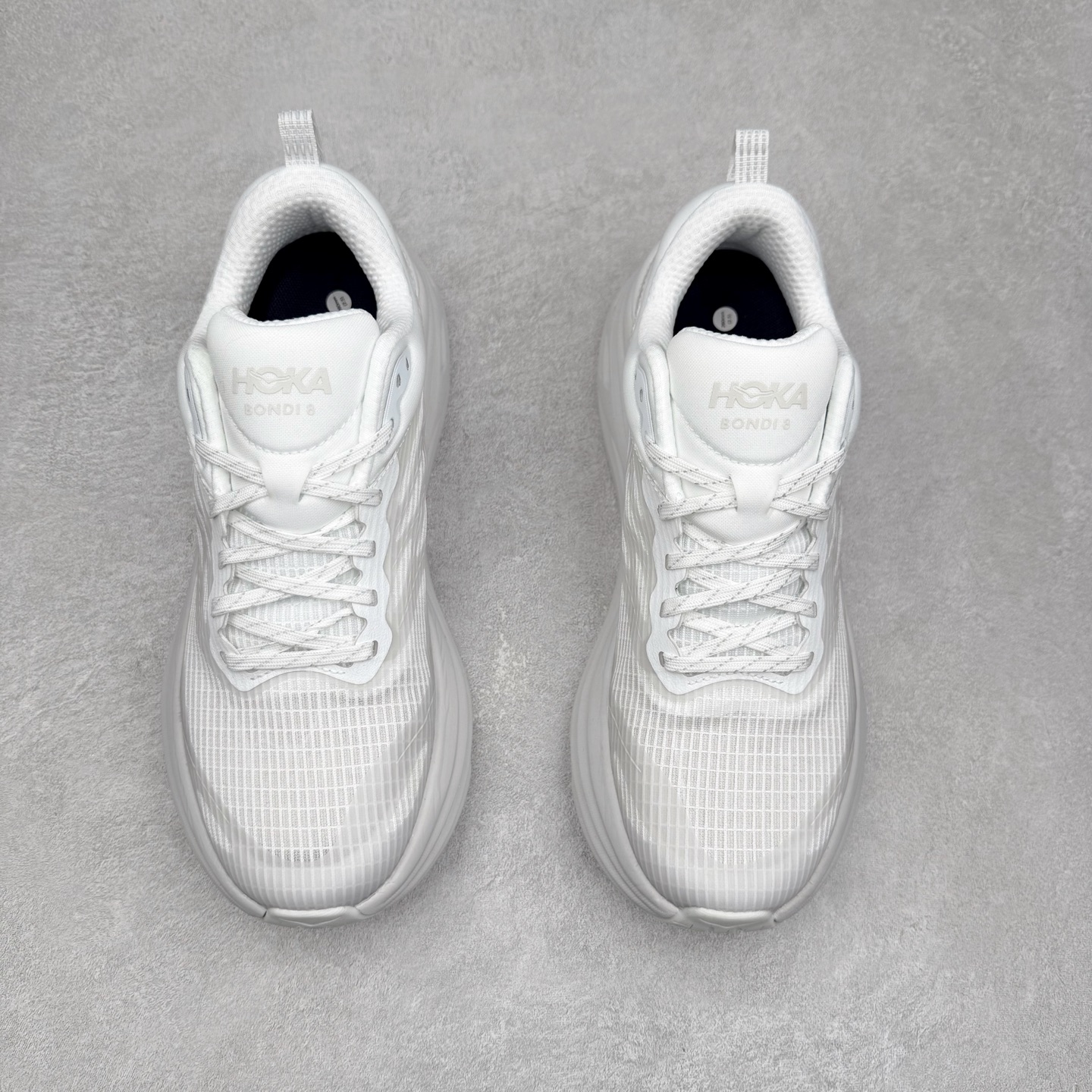 图片[2]-＃纯原 HOKA ONE ONE Bondi 8 邦代八代缓震网面耐磨低帮跑步鞋 原始的 Bondi 缓震和线条在这里 提供该特许经营权众所周知的柔软、平衡的乘坐体验 Bondi 使用加长的摇杆微调几何形状 以获得更大的加速度 同时由于采用碳纤维板 还可以提供更平稳的脚趾离地 尺码：36 36.5 37.5 38 38.5 39 40 40.5 41 42 42.5 43 44 44.5 45-选品中心