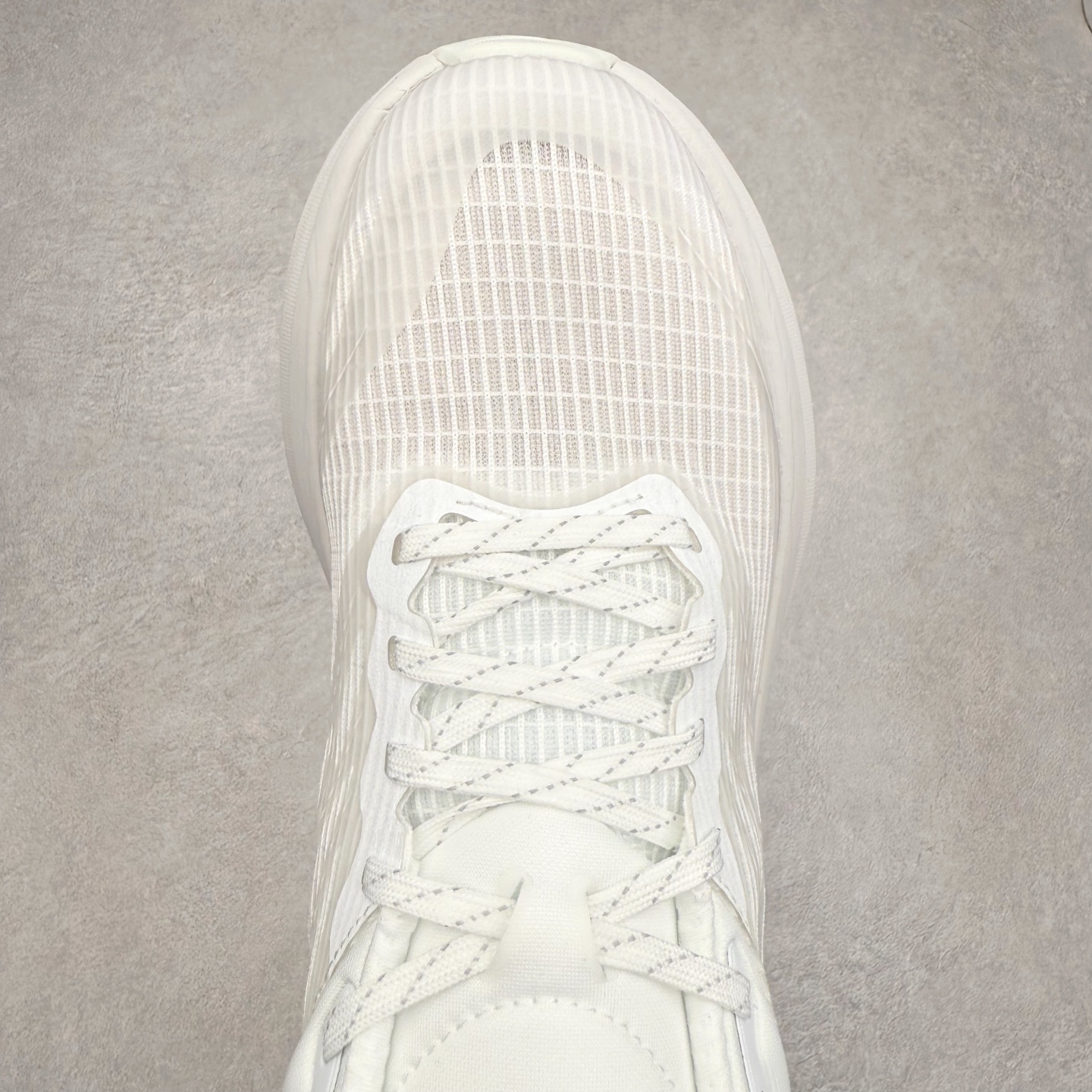 图片[4]-＃纯原 HOKA ONE ONE Bondi 8 邦代八代缓震网面耐磨低帮跑步鞋 原始的 Bondi 缓震和线条在这里 提供该特许经营权众所周知的柔软、平衡的乘坐体验 Bondi 使用加长的摇杆微调几何形状 以获得更大的加速度 同时由于采用碳纤维板 还可以提供更平稳的脚趾离地 尺码：36 36.5 37.5 38 38.5 39 40 40.5 41 42 42.5 43 44 44.5 45-选品中心