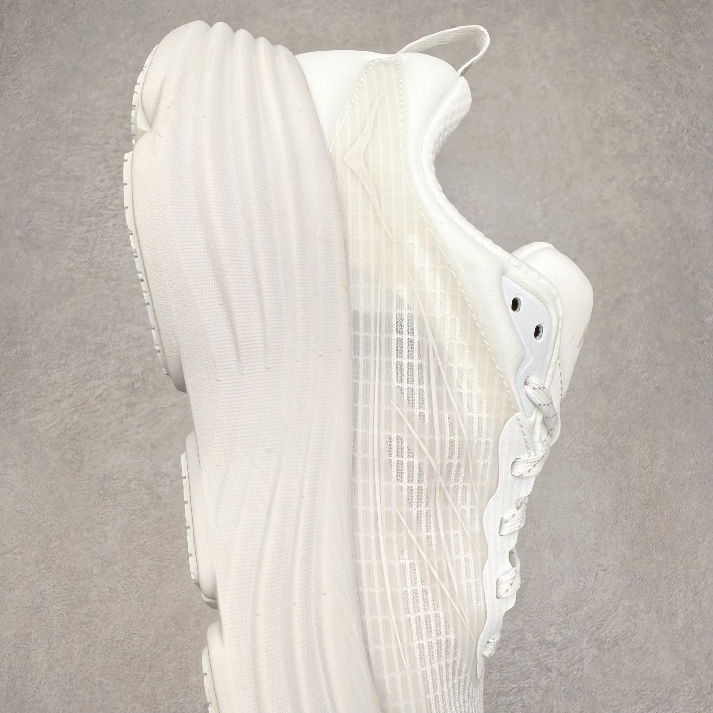 图片[6]-＃纯原 HOKA ONE ONE Bondi 8 邦代八代缓震网面耐磨低帮跑步鞋 原始的 Bondi 缓震和线条在这里 提供该特许经营权众所周知的柔软、平衡的乘坐体验 Bondi 使用加长的摇杆微调几何形状 以获得更大的加速度 同时由于采用碳纤维板 还可以提供更平稳的脚趾离地 尺码：36 36.5 37.5 38 38.5 39 40 40.5 41 42 42.5 43 44 44.5 45-选品中心