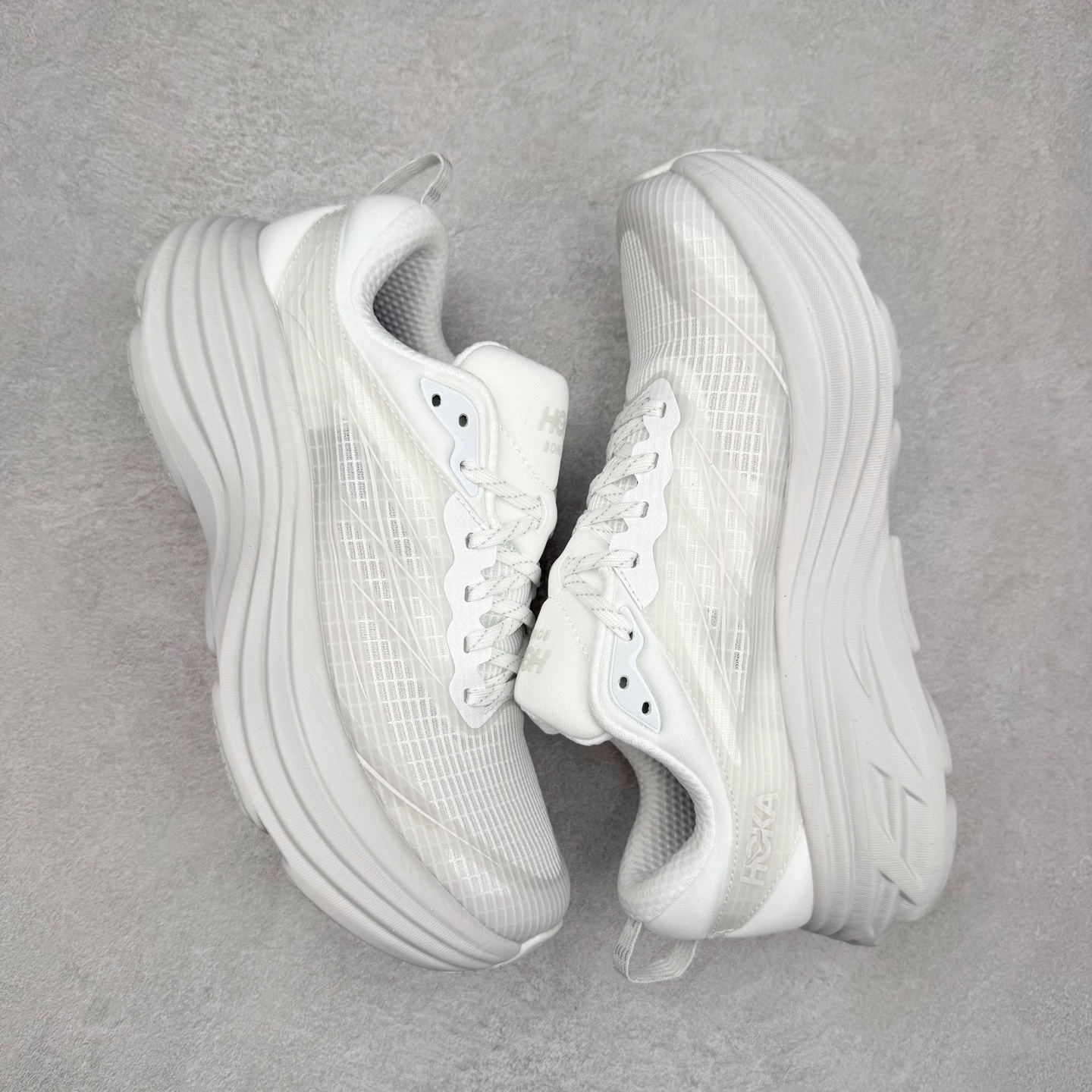 图片[3]-＃纯原 HOKA ONE ONE Bondi 8 邦代八代缓震网面耐磨低帮跑步鞋 原始的 Bondi 缓震和线条在这里 提供该特许经营权众所周知的柔软、平衡的乘坐体验 Bondi 使用加长的摇杆微调几何形状 以获得更大的加速度 同时由于采用碳纤维板 还可以提供更平稳的脚趾离地 尺码：36 36.5 37.5 38 38.5 39 40 40.5 41 42 42.5 43 44 44.5 45-选品中心