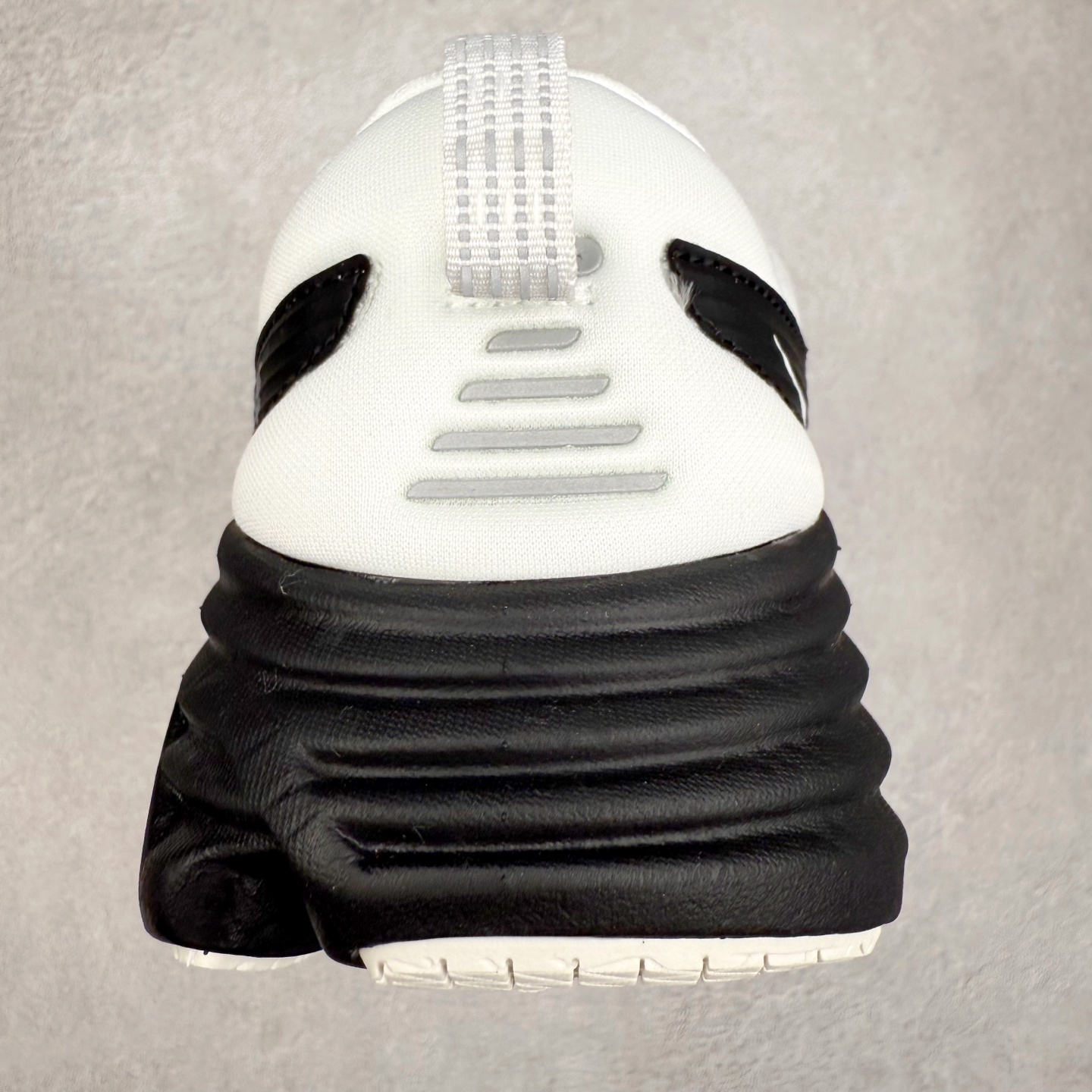 图片[8]-＃纯原 HOKA ONE ONE Bondi 8 邦代八代缓震网面耐磨低帮跑步鞋 原始的 Bondi 缓震和线条在这里 提供该特许经营权众所周知的柔软、平衡的乘坐体验 Bondi 使用加长的摇杆微调几何形状 以获得更大的加速度 同时由于采用碳纤维板 还可以提供更平稳的脚趾离地 尺码：36 36.5 37.5 38 38.5 39 40 40.5 41 42 42.5 43 44 44.5 45-选品中心