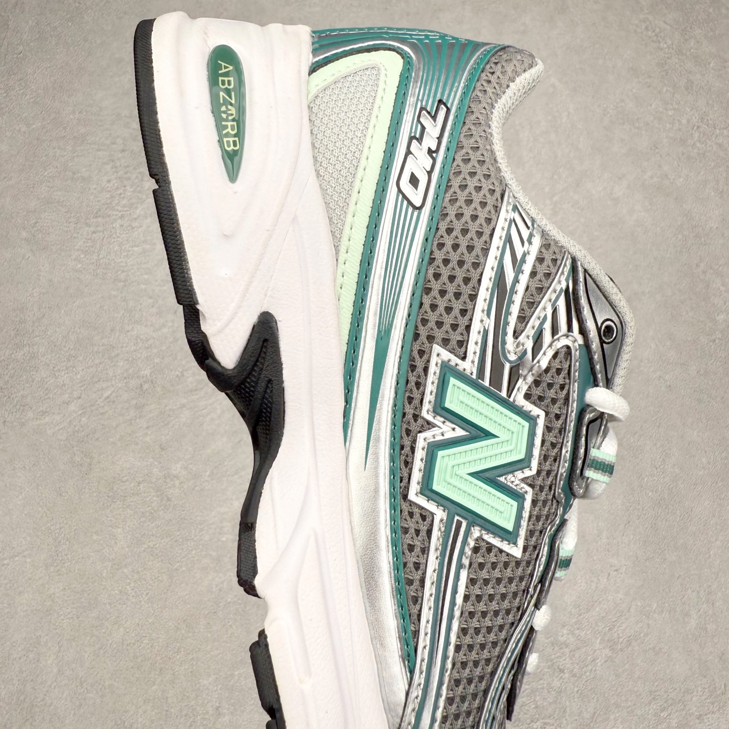 图片[6]-＃DT纯原 New Balance MR740 NB新百伦系列复古老爹风休闲运动慢跑鞋 采用轻质牛剖革拼接透气网眼衬垫织物鞋面材质 T-Beam大底提供足步弓支撑 保持步态稳定#后跟搭载外露缓震胶 鞋身整体以各种深浅不一的灰色覆盖 鞋头以淡蓝色调装饰，网眼衬垫通过不规律的色块实现做旧的美感 泛黄的鞋底更是进一步增添了复古气息 尺码：36 37 37.5 38 38.5 39.5 40 40.5 41.5 42 42.5 43 44 44.5 45-选品中心