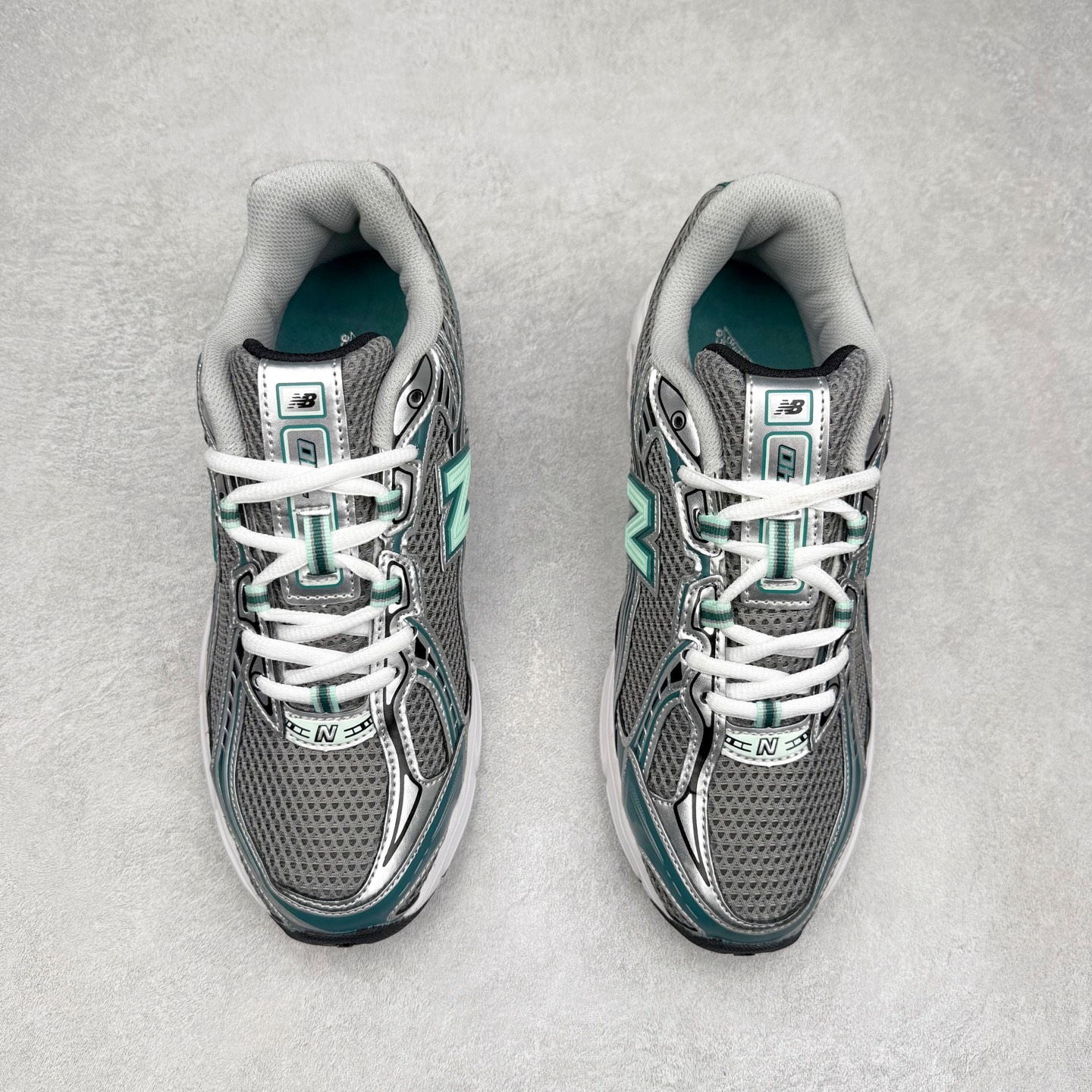 图片[2]-＃DT纯原 New Balance MR740 NB新百伦系列复古老爹风休闲运动慢跑鞋 采用轻质牛剖革拼接透气网眼衬垫织物鞋面材质 T-Beam大底提供足步弓支撑 保持步态稳定#后跟搭载外露缓震胶 鞋身整体以各种深浅不一的灰色覆盖 鞋头以淡蓝色调装饰，网眼衬垫通过不规律的色块实现做旧的美感 泛黄的鞋底更是进一步增添了复古气息 尺码：36 37 37.5 38 38.5 39.5 40 40.5 41.5 42 42.5 43 44 44.5 45-选品中心