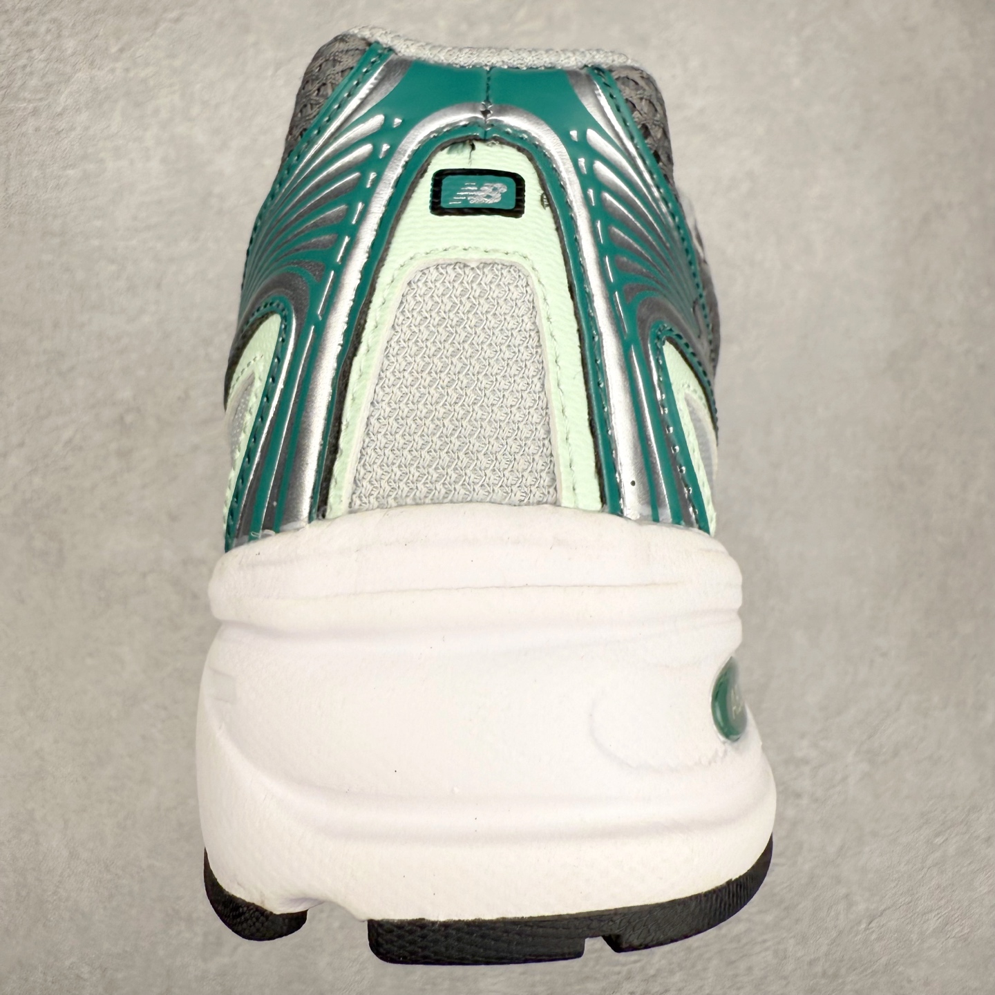 图片[8]-＃DT纯原 New Balance MR740 NB新百伦系列复古老爹风休闲运动慢跑鞋 采用轻质牛剖革拼接透气网眼衬垫织物鞋面材质 T-Beam大底提供足步弓支撑 保持步态稳定#后跟搭载外露缓震胶 鞋身整体以各种深浅不一的灰色覆盖 鞋头以淡蓝色调装饰，网眼衬垫通过不规律的色块实现做旧的美感 泛黄的鞋底更是进一步增添了复古气息 尺码：36 37 37.5 38 38.5 39.5 40 40.5 41.5 42 42.5 43 44 44.5 45-选品中心