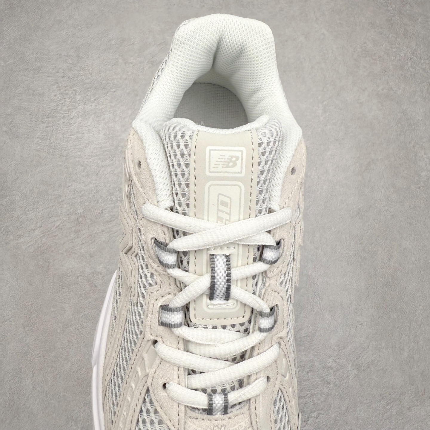 图片[5]-＃DT纯原 New Balance MR740 NB新百伦系列复古老爹风休闲运动慢跑鞋 采用轻质牛剖革拼接透气网眼衬垫织物鞋面材质 T-Beam大底提供足步弓支撑 保持步态稳定#后跟搭载外露缓震胶 鞋身整体以各种深浅不一的灰色覆盖 鞋头以淡蓝色调装饰，网眼衬垫通过不规律的色块实现做旧的美感 泛黄的鞋底更是进一步增添了复古气息 尺码：36 37 37.5 38 38.5 39.5 40 40.5 41.5 42 42.5 43 44 44.5 45-选品中心