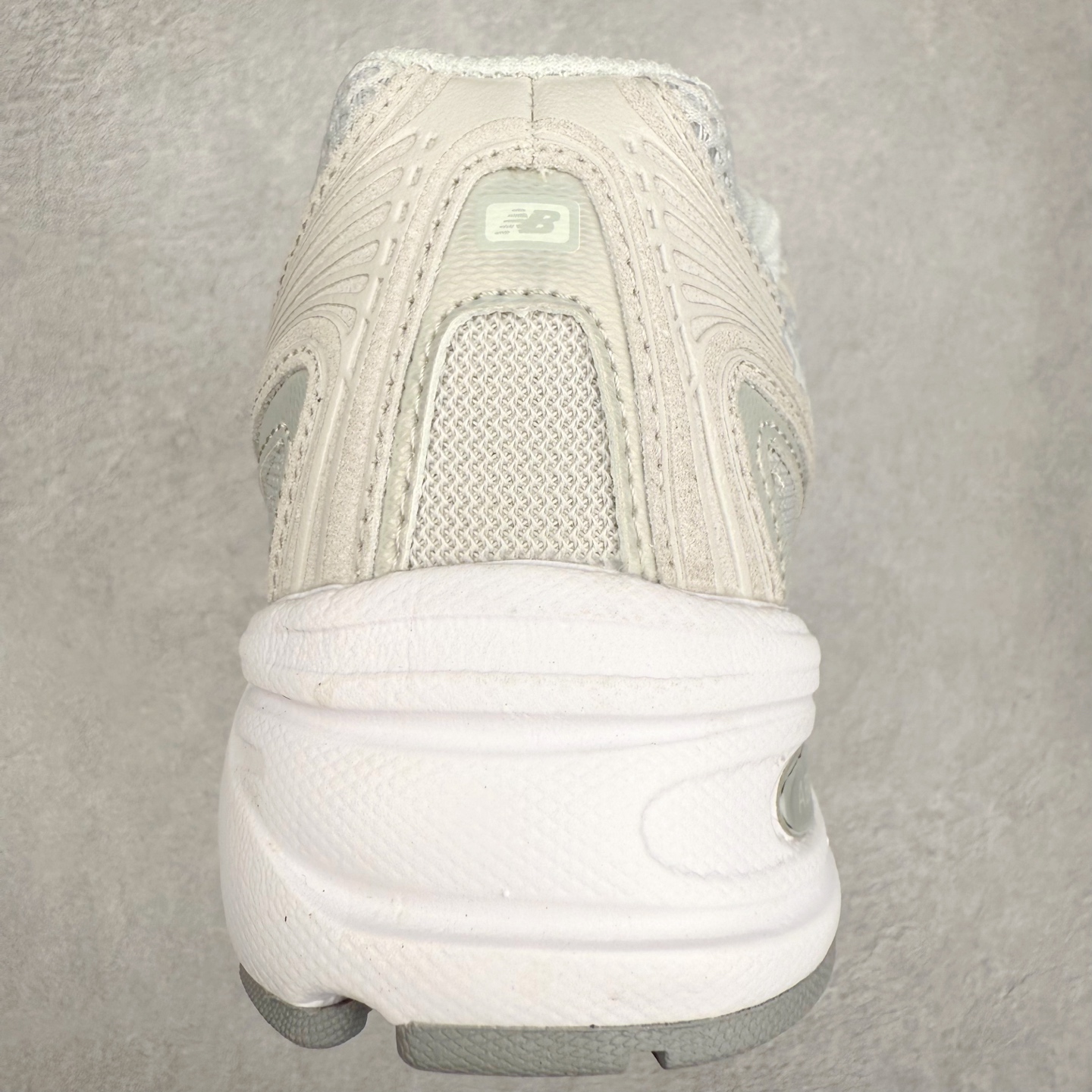 图片[8]-＃DT纯原 New Balance MR740 NB新百伦系列复古老爹风休闲运动慢跑鞋 采用轻质牛剖革拼接透气网眼衬垫织物鞋面材质 T-Beam大底提供足步弓支撑 保持步态稳定#后跟搭载外露缓震胶 鞋身整体以各种深浅不一的灰色覆盖 鞋头以淡蓝色调装饰，网眼衬垫通过不规律的色块实现做旧的美感 泛黄的鞋底更是进一步增添了复古气息 尺码：36 37 37.5 38 38.5 39.5 40 40.5 41.5 42 42.5 43 44 44.5 45-选品中心