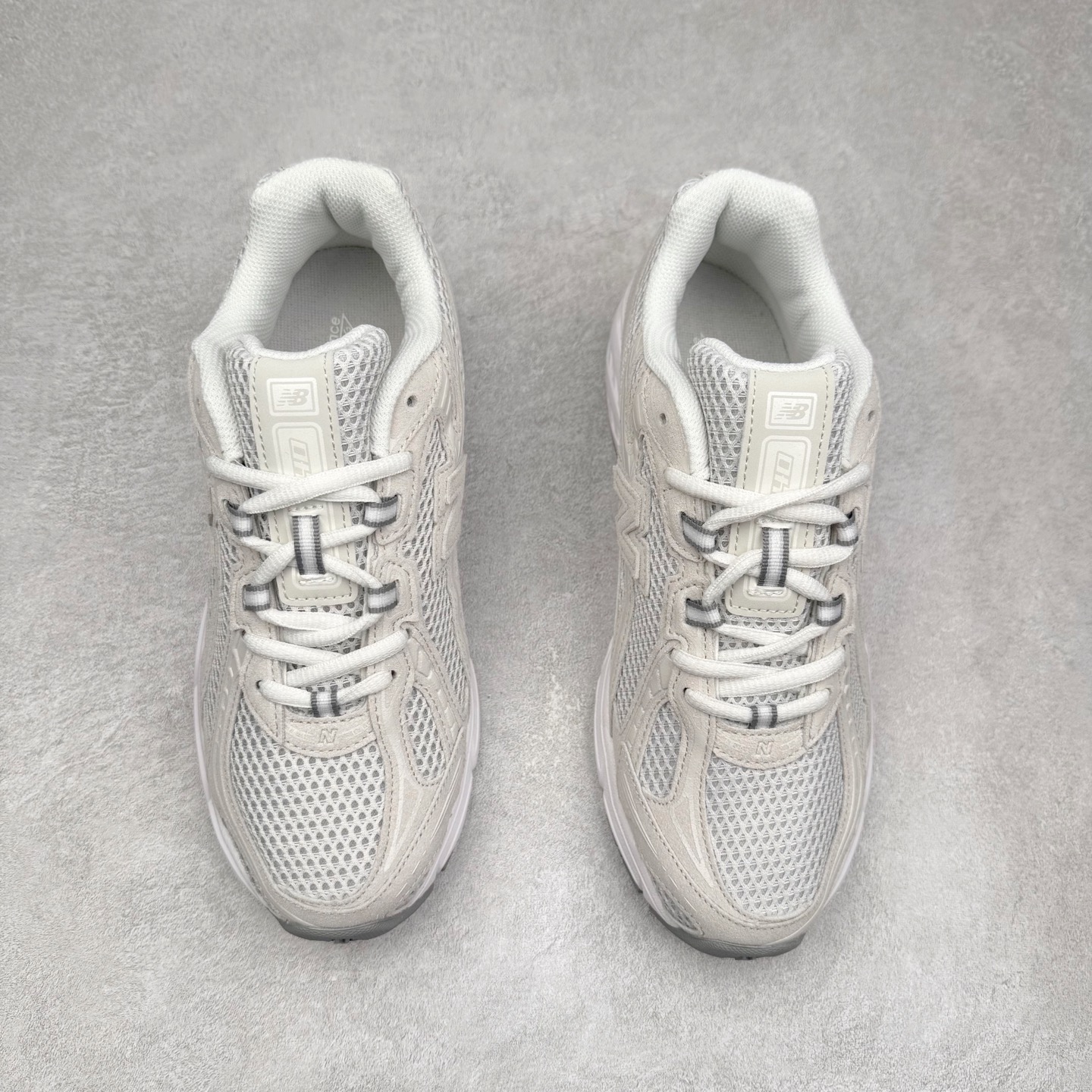 图片[2]-＃DT纯原 New Balance MR740 NB新百伦系列复古老爹风休闲运动慢跑鞋 采用轻质牛剖革拼接透气网眼衬垫织物鞋面材质 T-Beam大底提供足步弓支撑 保持步态稳定#后跟搭载外露缓震胶 鞋身整体以各种深浅不一的灰色覆盖 鞋头以淡蓝色调装饰，网眼衬垫通过不规律的色块实现做旧的美感 泛黄的鞋底更是进一步增添了复古气息 尺码：36 37 37.5 38 38.5 39.5 40 40.5 41.5 42 42.5 43 44 44.5 45-选品中心