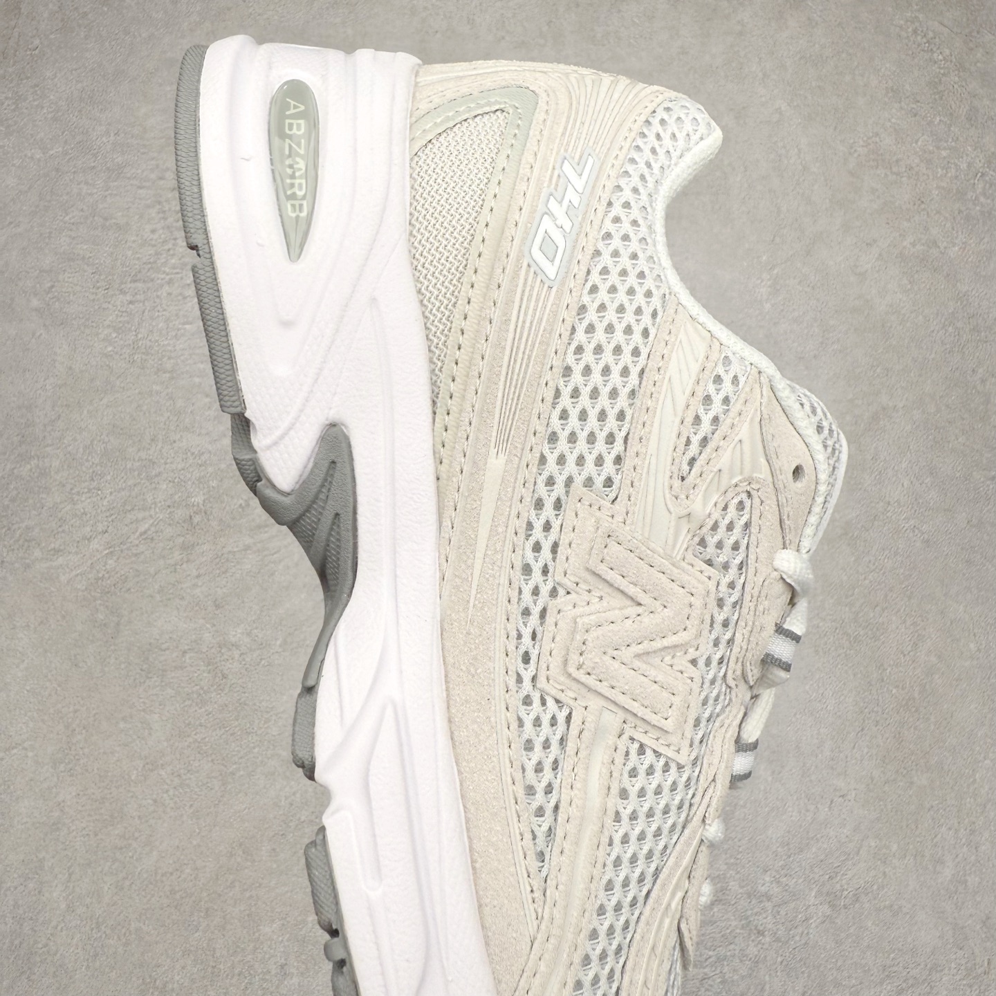 图片[6]-＃DT纯原 New Balance MR740 NB新百伦系列复古老爹风休闲运动慢跑鞋 采用轻质牛剖革拼接透气网眼衬垫织物鞋面材质 T-Beam大底提供足步弓支撑 保持步态稳定#后跟搭载外露缓震胶 鞋身整体以各种深浅不一的灰色覆盖 鞋头以淡蓝色调装饰，网眼衬垫通过不规律的色块实现做旧的美感 泛黄的鞋底更是进一步增添了复古气息 尺码：36 37 37.5 38 38.5 39.5 40 40.5 41.5 42 42.5 43 44 44.5 45-选品中心