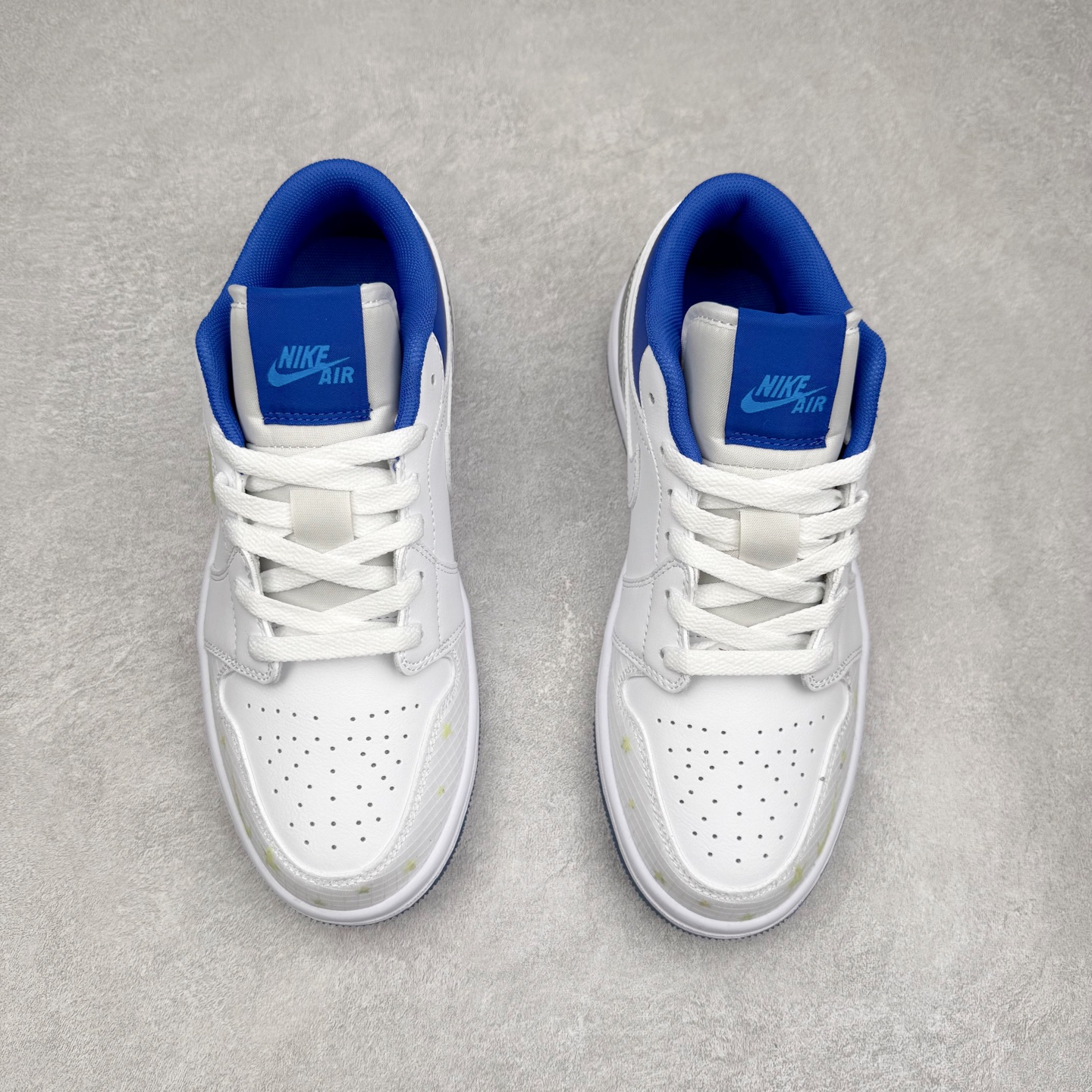 图片[2]-＃K版 Air Jordan AJ1 Low 低帮 HJ9955-100 全新流水线出品 DT版本唯一平替选择 市场第二梯队最强版 全部原鞋开发 原楦原纸板开发 全鞋电脑针车 原厂内置全掌气垫 原盒内在原标 唯一Zp原版鞋带绑法 免检产品 全新2022版型 全头层皮料 完美零毛边处理 原厂配置全掌气垫 价格定位良心 几十个配色陆续出货 实拍调校N版已经零色差零失真 百分百还原实物色彩所见即所得 不存在货不对板色差等低级问题 选购参考实物拍摄 不混卖不参货 只用心做好货严格选品 承诺混一赔十 尺码：36 36.5 37.5 38 38.5 39 40 40.5 41 42 42.5 43 44 44.5 45-选品中心