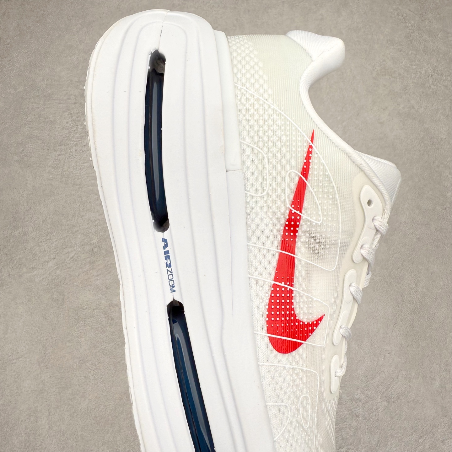 图片[6]-NK Vomero Premium 时尚舒适 网布防滑耐磨 低帮跑步鞋 HQ2050-718 实拍调校N版已经零色差零失真 百分百还原实物色彩所见即所得 不存在货不对板色差等低级问题 选购参考实物拍摄 不混卖不参货 只用心做好货严格选品 承诺混一赔十 尺码：36 36.5 37.5 38 38.5 39 40 40.5 41 42 42.5 43 44 44.5 45-选品中心