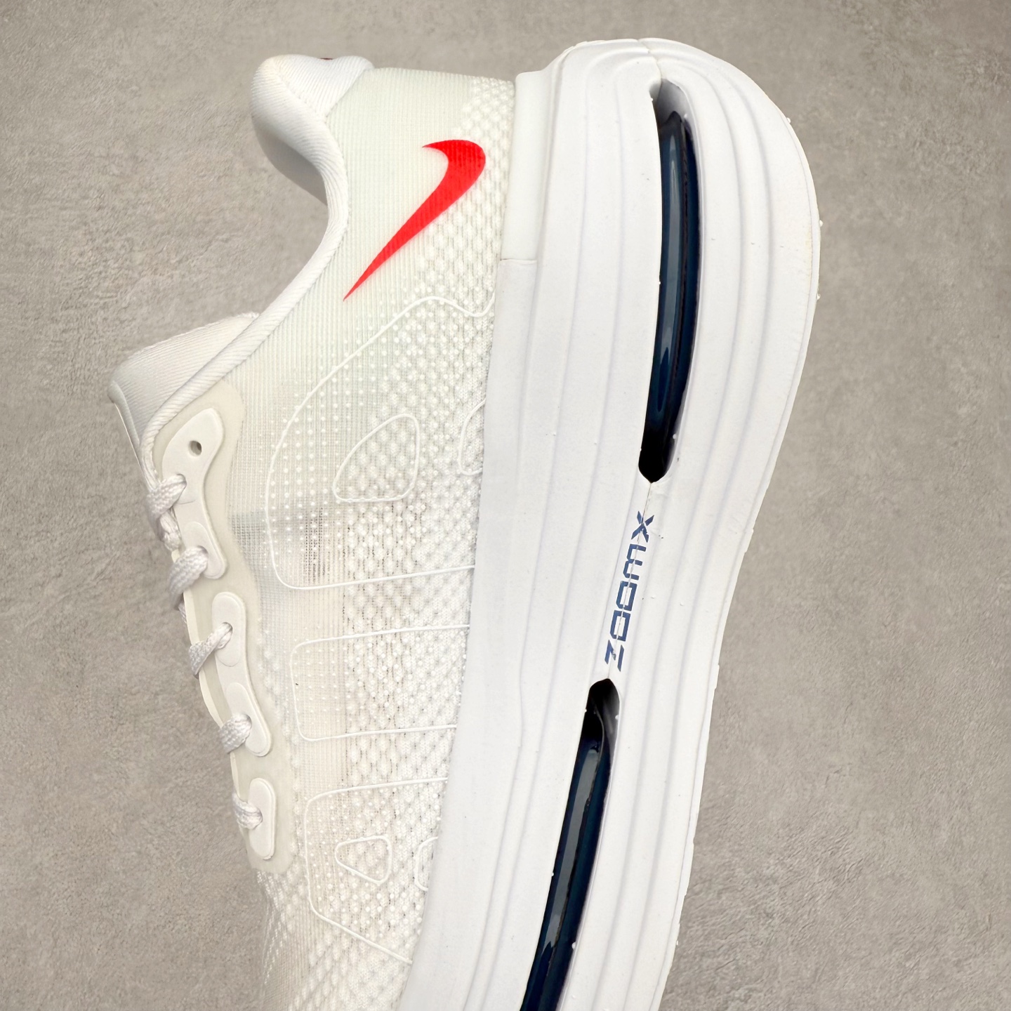 图片[7]-NK Vomero Premium 时尚舒适 网布防滑耐磨 低帮跑步鞋 HQ2050-718 实拍调校N版已经零色差零失真 百分百还原实物色彩所见即所得 不存在货不对板色差等低级问题 选购参考实物拍摄 不混卖不参货 只用心做好货严格选品 承诺混一赔十 尺码：36 36.5 37.5 38 38.5 39 40 40.5 41 42 42.5 43 44 44.5 45-选品中心