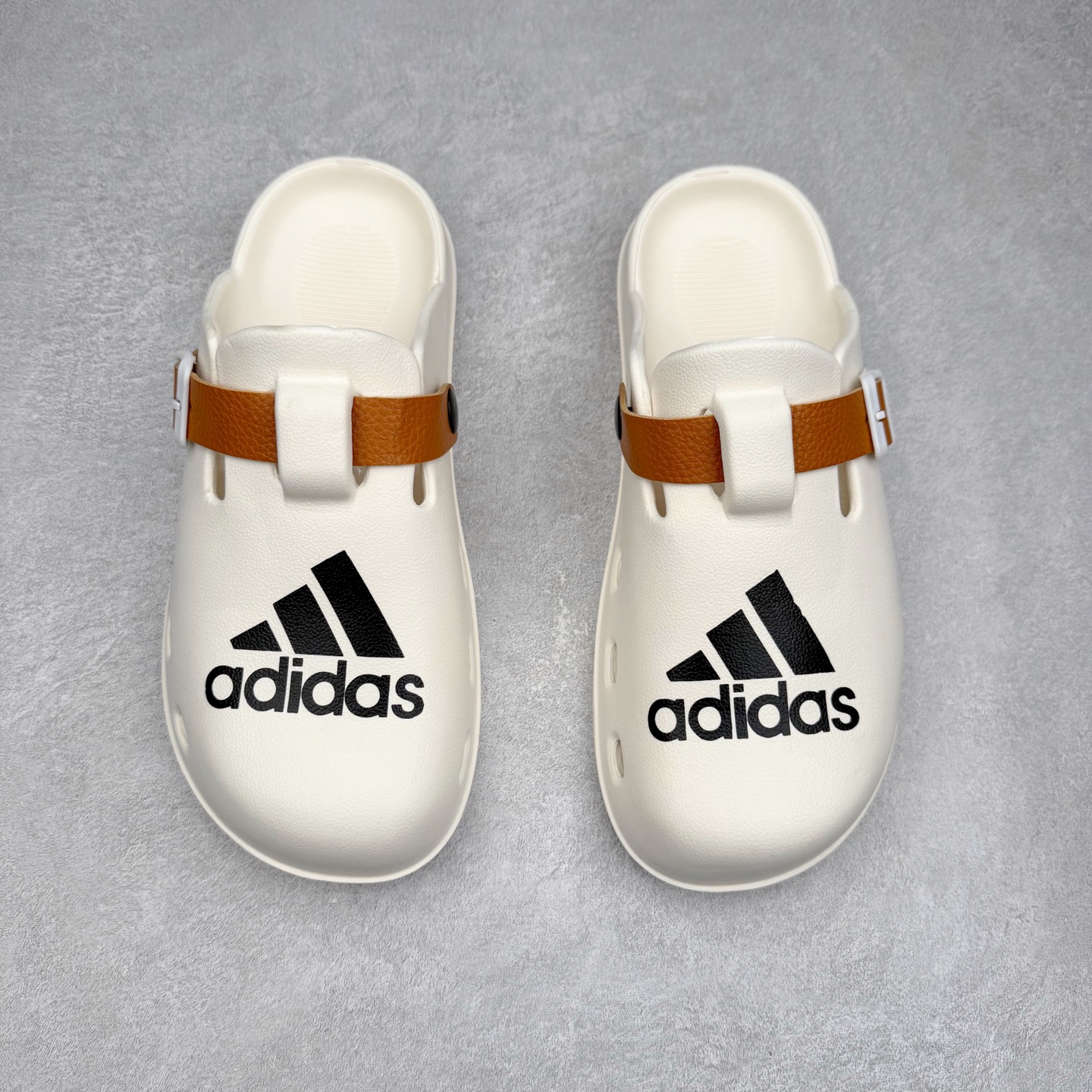 图片[2]-AD 潮流时尚简约百搭舒适休闲小众EVA防磨防滑包头拖鞋 实拍调校N版已经零色差零失真 百分百还原实物色彩所见即所得 不存在货不对板色差等低级问题 选购参考实物拍摄 不混卖不参货 只用心做好货严格选品 承诺混一赔十 尺码：36 36.5 37.5 38 38.5 39 40 40.5 41 42 42.5 43 44 44.5 45-选品中心