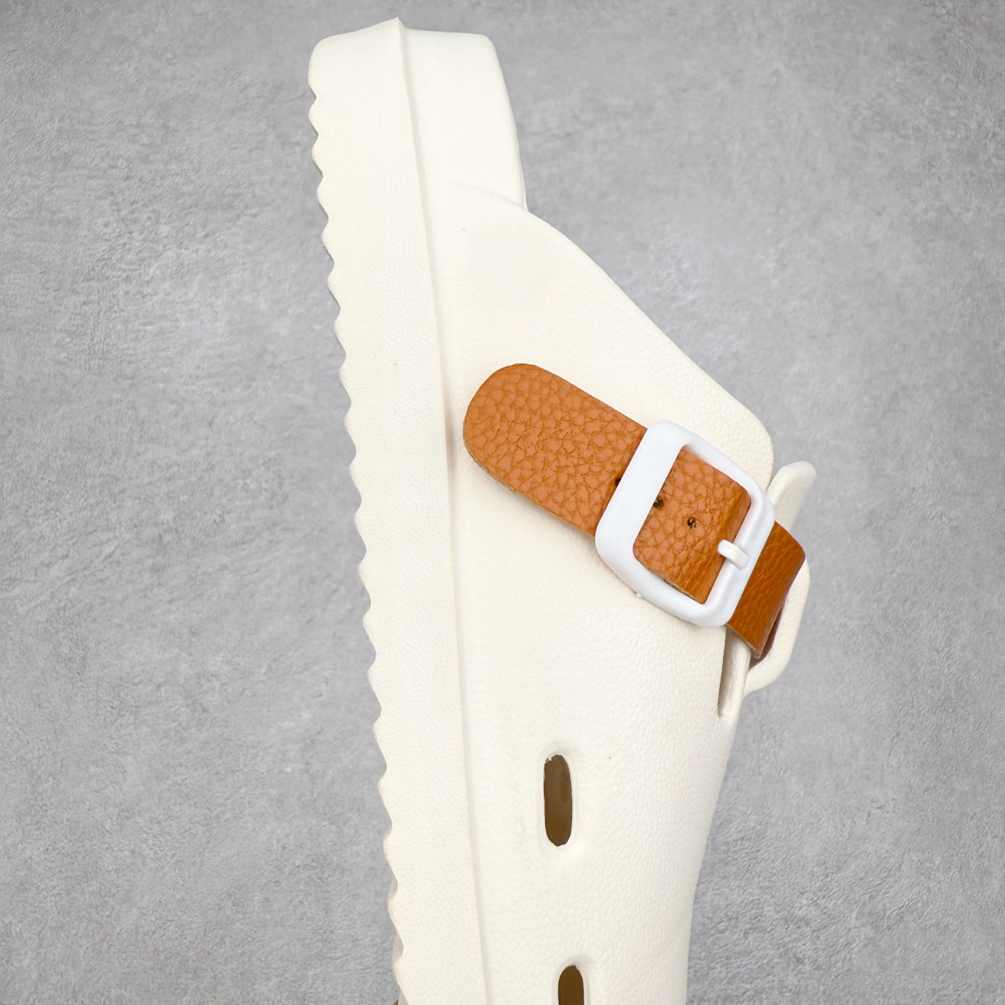 图片[6]-AD 潮流时尚简约百搭舒适休闲小众EVA防磨防滑包头拖鞋 实拍调校N版已经零色差零失真 百分百还原实物色彩所见即所得 不存在货不对板色差等低级问题 选购参考实物拍摄 不混卖不参货 只用心做好货严格选品 承诺混一赔十 尺码：36 36.5 37.5 38 38.5 39 40 40.5 41 42 42.5 43 44 44.5 45-选品中心