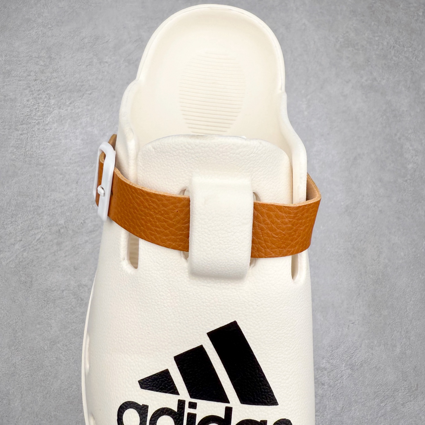 图片[5]-AD 潮流时尚简约百搭舒适休闲小众EVA防磨防滑包头拖鞋 实拍调校N版已经零色差零失真 百分百还原实物色彩所见即所得 不存在货不对板色差等低级问题 选购参考实物拍摄 不混卖不参货 只用心做好货严格选品 承诺混一赔十 尺码：36 36.5 37.5 38 38.5 39 40 40.5 41 42 42.5 43 44 44.5 45-选品中心