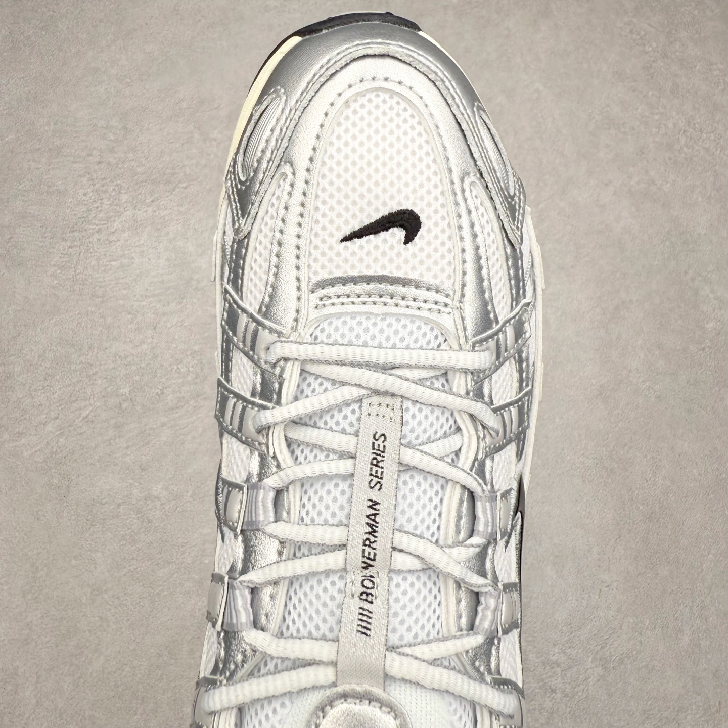 图片[4]-NK P-6000 系列低帮复古老爹风休闲运动舒适慢跑鞋 CD6404-105 融合 Pegasus 过往运动鞋设计 助力 21 世纪早期跑步运动跃升时尚新高度 采用透气网眼布、运动风格线条和耐穿覆面 兼具吸睛外观和舒适感受 中底泡绵以田径赛道为灵感 打造厚实设计 缔造出众缓震性能 尺码：36 36.5 37.5 38 38.5 39 40 40.5 41 42 42.5 43 44 44.5 45-选品中心