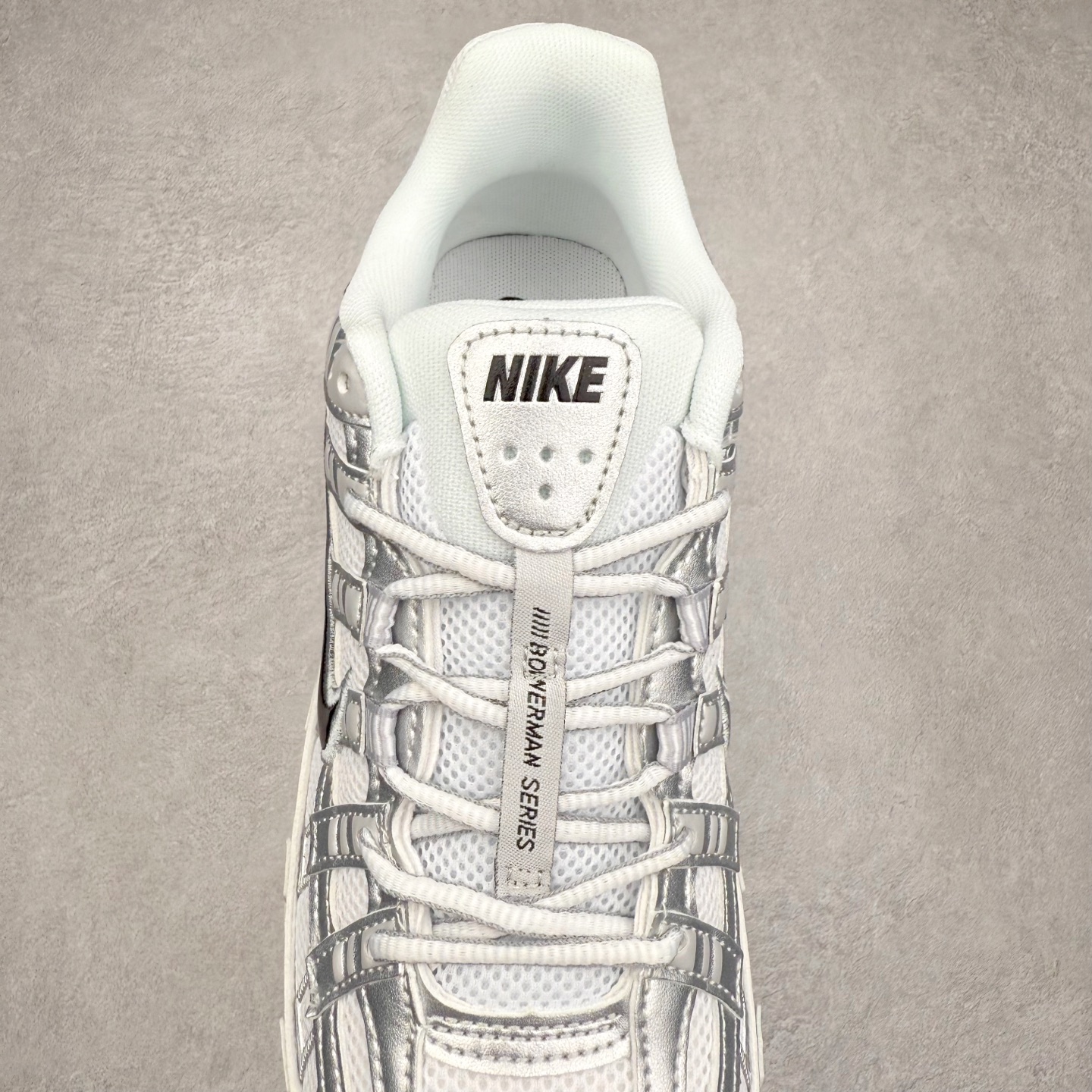 图片[5]-NK P-6000 系列低帮复古老爹风休闲运动舒适慢跑鞋 CD6404-105 融合 Pegasus 过往运动鞋设计 助力 21 世纪早期跑步运动跃升时尚新高度 采用透气网眼布、运动风格线条和耐穿覆面 兼具吸睛外观和舒适感受 中底泡绵以田径赛道为灵感 打造厚实设计 缔造出众缓震性能 尺码：36 36.5 37.5 38 38.5 39 40 40.5 41 42 42.5 43 44 44.5 45-选品中心